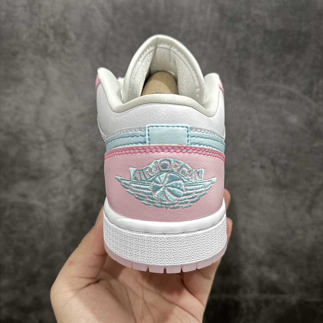 图片[4]-【DT纯原】Air Jordan AJ1 Low 低帮 粉蓝 HM3706-141终端优势供应 市面中低帮最具代表性版本没有之一 口碑大厂出品 品控大底版型不断改良更新 全套原纸板楦头开发 确保原汁原味 完美呈现版型 完美零毛边处理 原厂内置全掌气垫 价格定位良心 平台专用代工流水线出品 一眼公司既视感 拿到手的一瞬间就与众不同 碾压市面所有版本 全部原鞋开发 每一个配色都会采购原鞋确认细节 打破市面看图做货无好货之说  尺码：35.5 36 36.5 37.5 38 38.5 39 40 编码：DL270280-莆田鞋批发中心