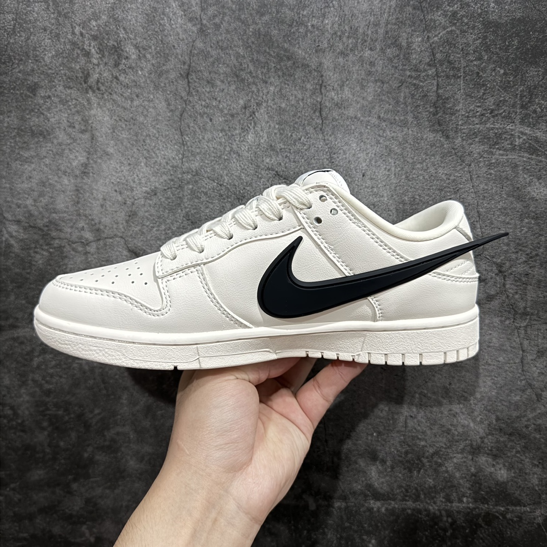 图片[2]-【定制版】Nk SB Dunk Low x AMBUSH x BAPE 三方联名-米白大黑勾 周年高端定制 低帮休闲板鞋 XX2025-998rn#定制鞋盒 大厂纯原品质出货 超高清洁度 皮料切割干净无任何毛边 细节完美 r 尺码：36 36.5 37.5 38 38.5 39 40 40.5 41 42 42.5 43 44 44.5 45  编码：HXS340360-莆田鞋批发中心