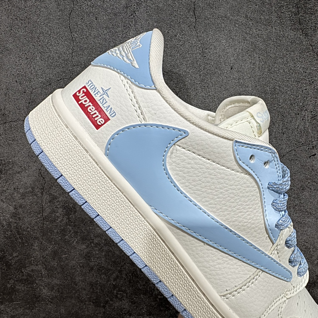 图片[7]-【定制版】Travis Scott x Fragment Design x Air Jordan 1 Low OG SP AJ1 乔1石头岛联名-米白宝蓝 低帮文化休闲板鞋 BB6588-105rn#多方联名合作融合了Travis Scott 独特的音乐风格，藤原浩个性的设计风格以及Jordan品牌的经典元素 使其成为一双具有独特身份和价值的鞋子 清新而立体的外观加上联名标识更突出了其独特身份 这种配色方案显示出活力和时尚感 在视觉上引人注目  鞋身的质感和细腻的细节处理使其显得高端而格调十足  这款“倒钩”联名是设计与创意完美结合  融合多方的个性风格是一款备受瞩目的潮流鞋款  低帮休闲板鞋 定制鞋盒 大厂纯原品质出货 超高清洁度 皮料切割干净无任何毛边 细节完美 r 尺码：36 36.5 37.5 38 38.5 39 40 40.5 41 42 42.5 43 44 44.5 45  编码：HXS320340-鞋库