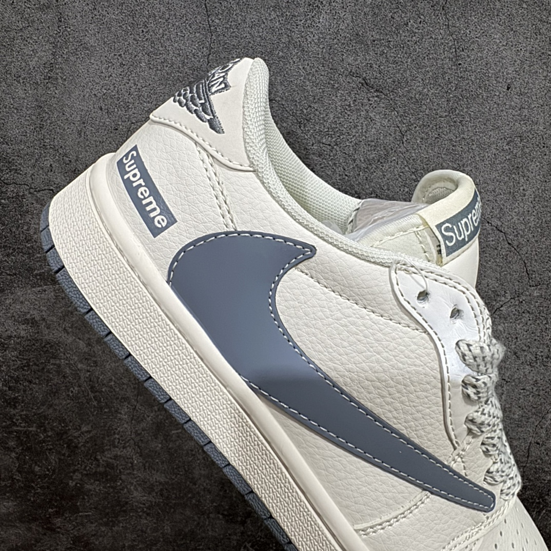 图片[7]-【定制版】Fragment x Travis Scott x SUpremenAir Jordan 1 Low 三方联名倒钩性价比原盒出货 全新的三方联名低帮倒钩鞋面延续了黑脚趾设计，整双鞋以全荔枝皮打造，腰身搭配白色「倒勾」，再点缀上Travis Scott 标志性的Logo，后跟处以藤原浩最拿手的蓝色为主色调，完善极具Fragment Design的白蓝黑设计风格，左右脚分别以Travis Scott鬼脸和乔丹飞翼加以修饰，彰显出三方联名的奢华格调。 官方货号：QY0268 962 Size：36 36.5 37.5 38 38.5 39 40 40.5  41 42 42.5 43 44 44.5 45 46 编码：CC280300-鞋库