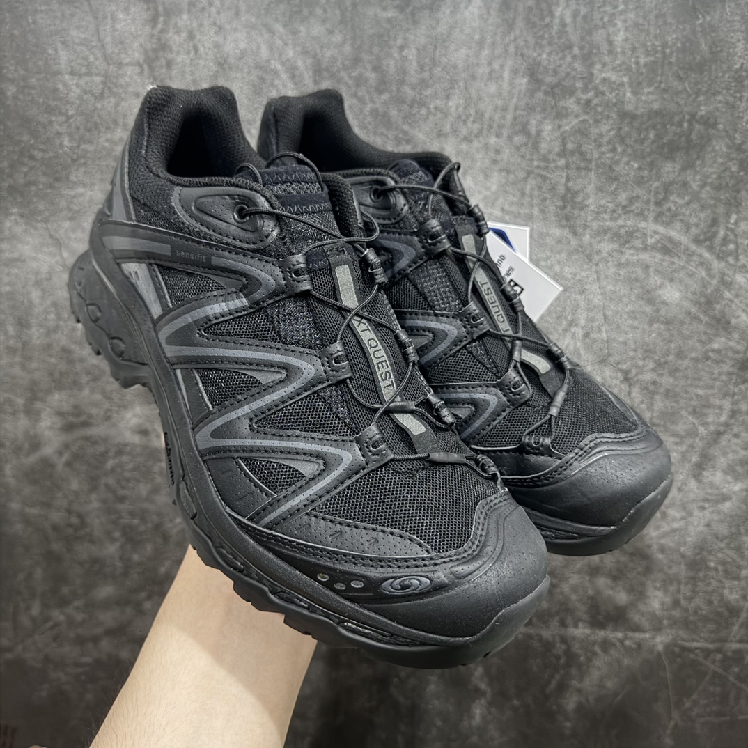 【巅峰升级版】Salomon XT-QUEST ADV萨洛蒙情侣款户外机能鞋 黑色n全新工厂出品 升级品质n全鞋改进为原厂一致材料打造n全新修长鞋型 版型正全新玻璃冲刀 清洁度提升中底带数字钢印n网面与鞋头材料校对一致无色差n鞋盒同步原版牛皮纸鞋盒n鞋头处添加☯️太极标 细节多次修改校正坚持同步原版无差别 终端优势供应nSIZE：36 36.5 37.5 38 38.5 39 40 40.5 41 42 42.5 43 44 44.5 45 编码：J310330-鞋库