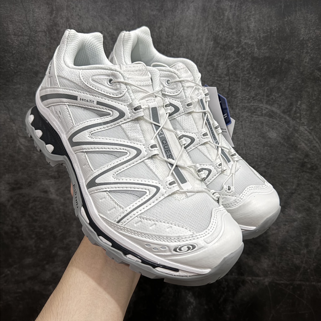 【巅峰升级版】Salomon XT-QUEST ADV萨洛蒙情侣款户外机能鞋 白色n全新工厂出品 升级品质n全鞋改进为原厂一致材料打造n全新修长鞋型 版型正全新玻璃冲刀 清洁度提升中底带数字钢印n网面与鞋头材料校对一致无色差n鞋盒同步原版牛皮纸鞋盒n鞋头处添加☯️太极标 细节多次修改校正坚持同步原版无差别 终端优势供应nSIZE：36 36.5 37.5 38 38.5 39 40 40.5 41 42 42.5 43 44 44.5 45 编码：J310330-鞋库