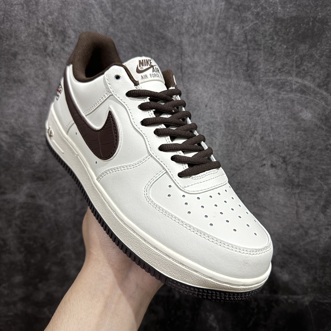 公司级NikeAirForce1Low07xNYC刺绣小钩白棕原楦头原纸板打造纯正低帮空军版型专注外贸渠