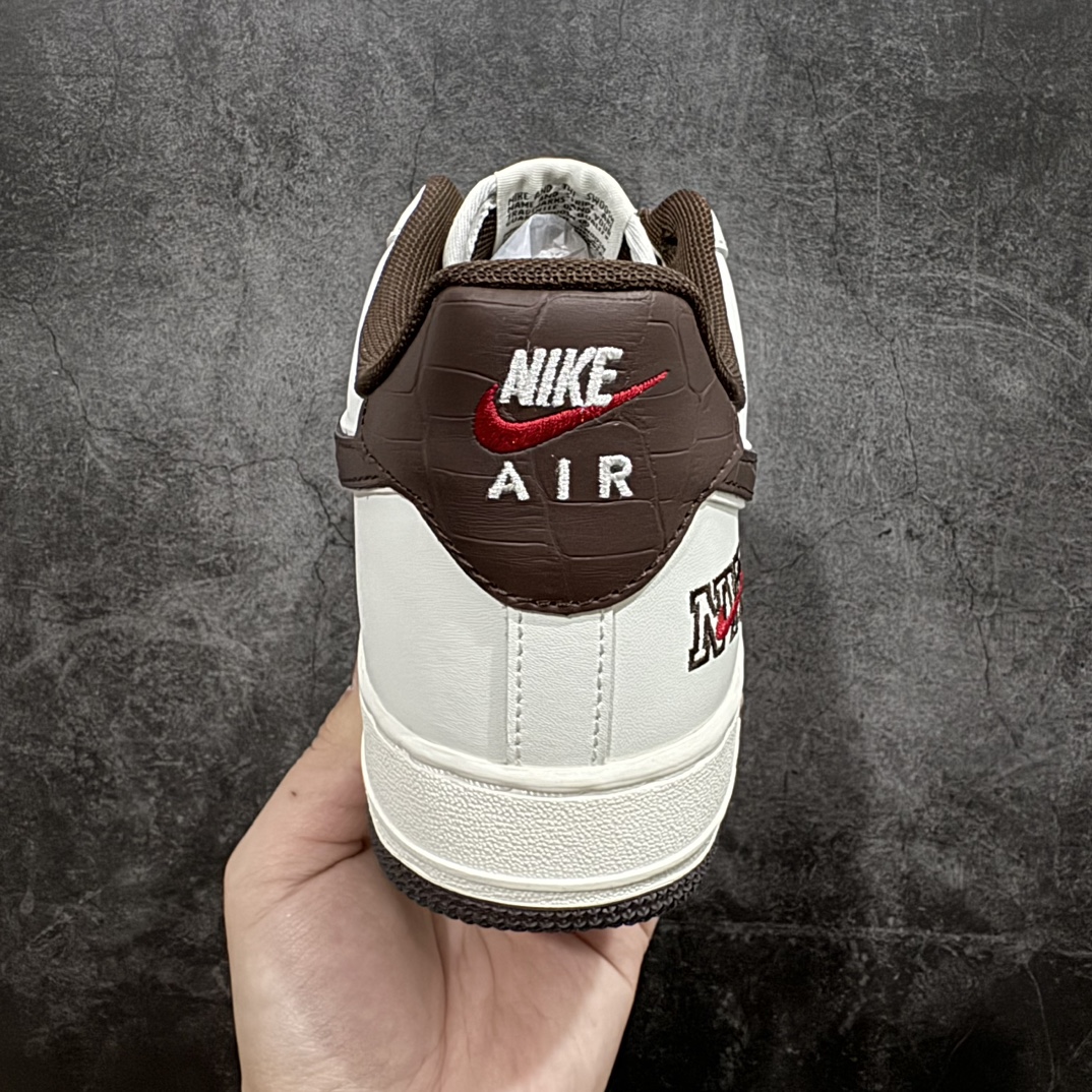 公司级NikeAirForce1Low07xNYC刺绣小钩白棕原楦头原纸板打造纯正低帮空军版型专注外贸渠