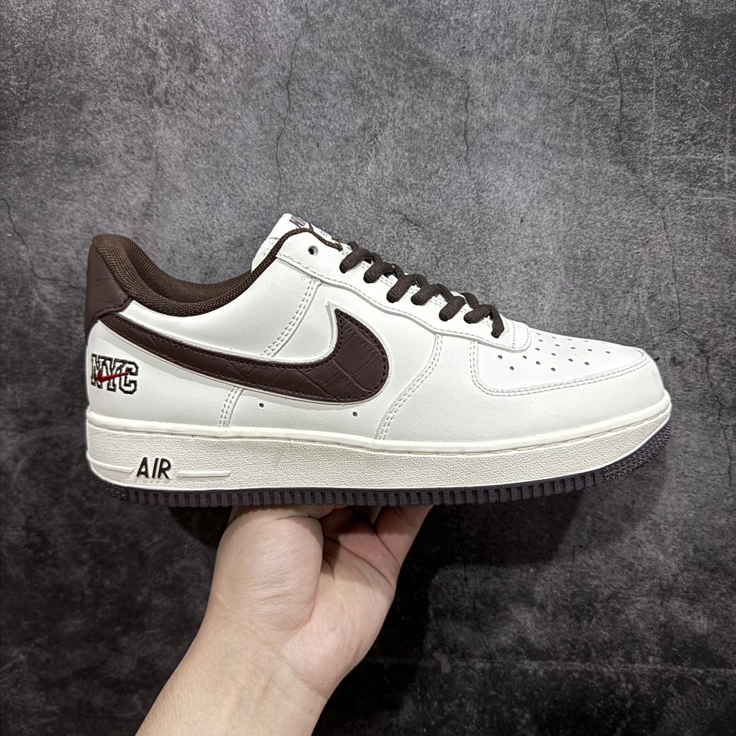 公司级NikeAirForce1Low07xNYC刺绣小钩白棕原楦头原纸板打造纯正低帮空军版型专注外贸渠