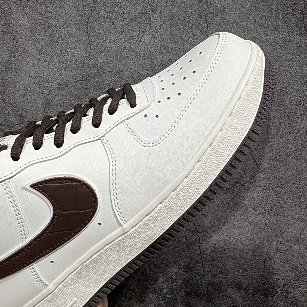 公司级NikeAirForce1Low07xNYC刺绣小钩白棕原楦头原纸板打造纯正低帮空军版型专注外贸渠