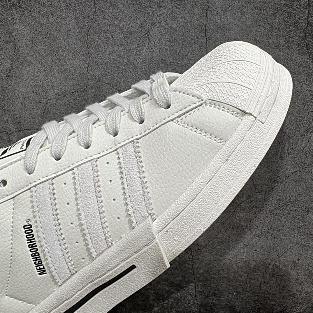 图片[6]-【公司级】NEIGHBORHOOD x adidas originalsSUPERSTAR 联名贝壳头渠道正品订单 诠释市场最高工艺水平n贝壳头经典小白板鞋 专柜上架同步配色n全鞋进口头层皮料打造n区别市面普通真标版本 进出专柜无压力 官方货号: IE6118 尺码: 35 36 36.5 37.5 38 38.5 39 40 40.5 41 42 42.5 43 44 45 编码：XN220240-莆田鞋批发中心