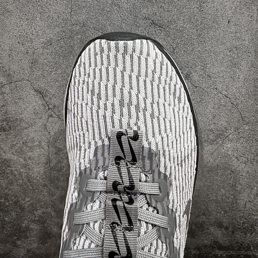 图片[5]-【福利特价】NK Motiva 莫提瓦系列 低帮轻量减震回弹休闲运动慢跑鞋 灰色 DV1237-002 NK 除了众多深入人心的经典鞋型外，还经常在设计和科技方面不断尝试创新，带来不少新颖设计。最近就有双新鞋让人眼前一亮，Nike 研发团队通过对近千名女性的步行和跑步数据进行研究，为女性带来全新 Nike Motiva 鞋款，简直就是健身压马路神器。Motiva 从鞋型设计到科技配置都充分考虑女性脚型的大数据。加宽的前掌及足弓，进一步提升双脚与鞋款的贴合度和舒适感。简约流畅的鞋身轮廓，采用淡雅纹理的编织材质覆盖，兼顾出色的轻质表现及透气性。鞋舌连接前掌半内靴设计，带来更加充分舒适的包裹感。鞋提上 Nike Swoosh 串标完美契合「波浪大底」设计，让视觉上更为新颖时尚。除此之外，鞋领四周围绕柔软泡绵填充，保证脚踝处的亲肤贴合，带来稳固牢靠的舒适体验。 尺码：36 36.5 37.5 38 38.5 39 40 40.5 41 42 42.5 43 44 44.5 45-选品中心