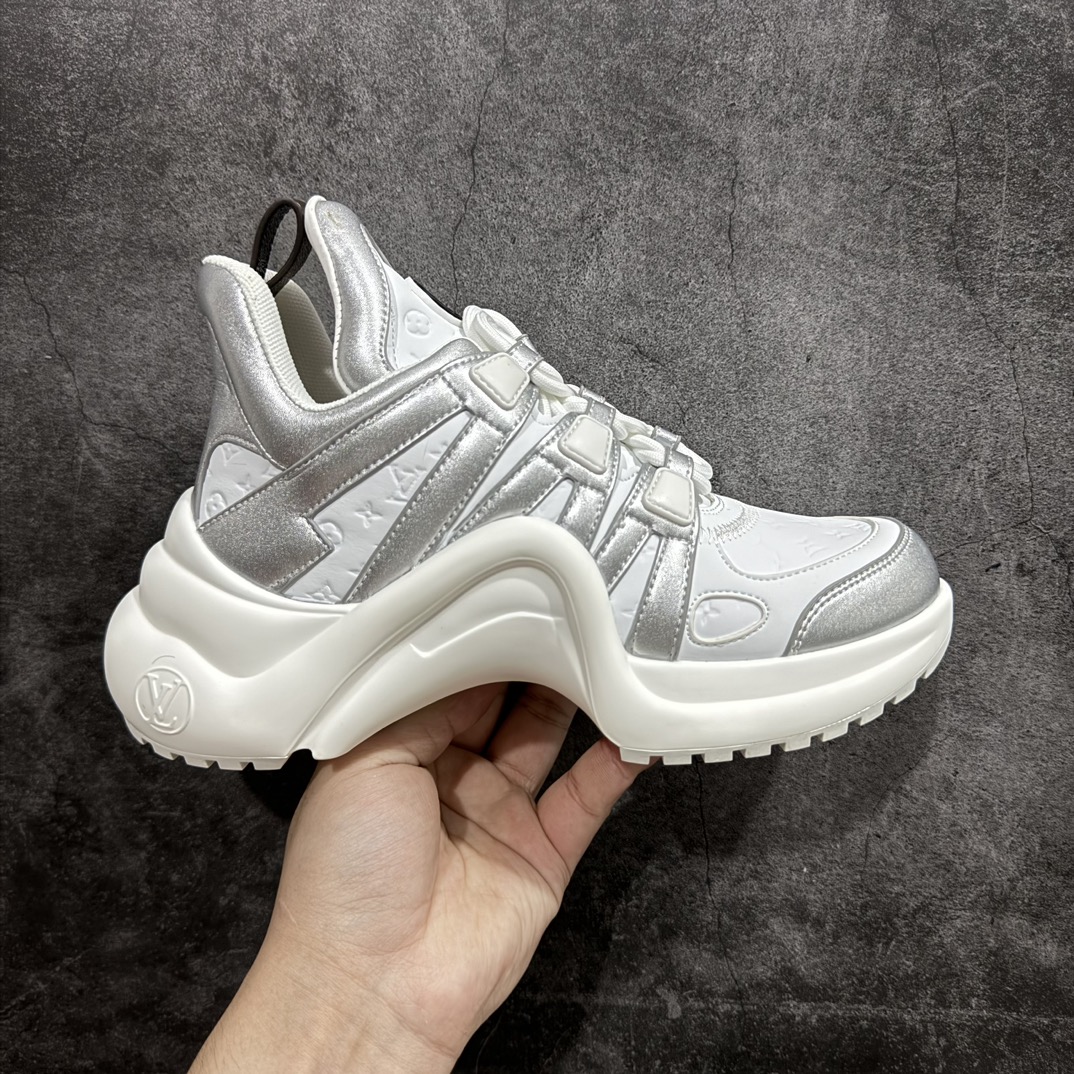 【代购版本】Louis Vuitton Archlight Sneakers lv真皮拼色减震运动弓型舞蹈复古走秀老爹运动鞋n原装配件5D效果礼盒及全套原装配件包装物n支持感应NFC官网跳转n雪梨形超软沙绒纸团+细节制造精品n采用头层小牛皮革饰片n独立开发TPU回弹中底n组合TPR耐磨外底n超软皮内里脚垫 尺码：35-40 编码：KH470490-鞋库