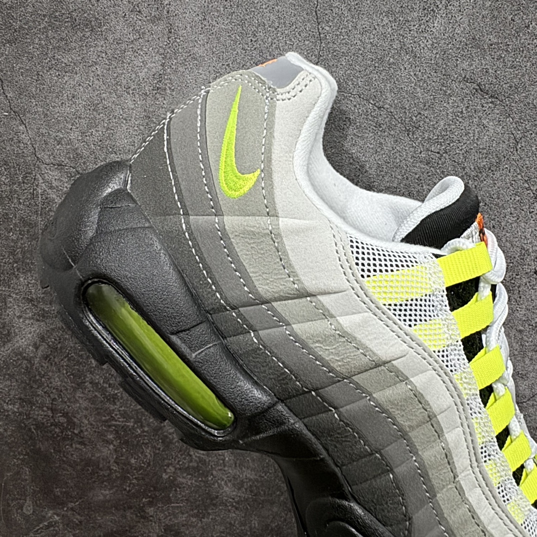 图片[7]-【MX版】Nike Air Max 95 复古减震气垫跑鞋 810374-078n经典重温 外单专供大厂出品 品质稳定鞋款设计灵感源于人体构造 中底设计基于人体的脊柱构造 是整体设计的核心 尼龙孔眼代表了肋骨  而分层式面板和网眼象征着肌肉纤维和肉体组织 Air Max 95采用了两个独立的吹塑成型的Air-Sole单元 并首次在前掌使用可视化气垫设计 Swoosh logo夜当作一个 点符号放在了鞋子的后帮位置 20年的发展让 AIR MAX 95有了不同的故事 20年后再度面向世人的时候 焕然一新的面貌 让人有了另外一种清新脱俗的感觉 SIZE：36 36.5 37.5 38 38.5 39 40 40.5 41 42 42.5 43 44 44.5 45 46 47.5 48 编码：NM250260-鞋库