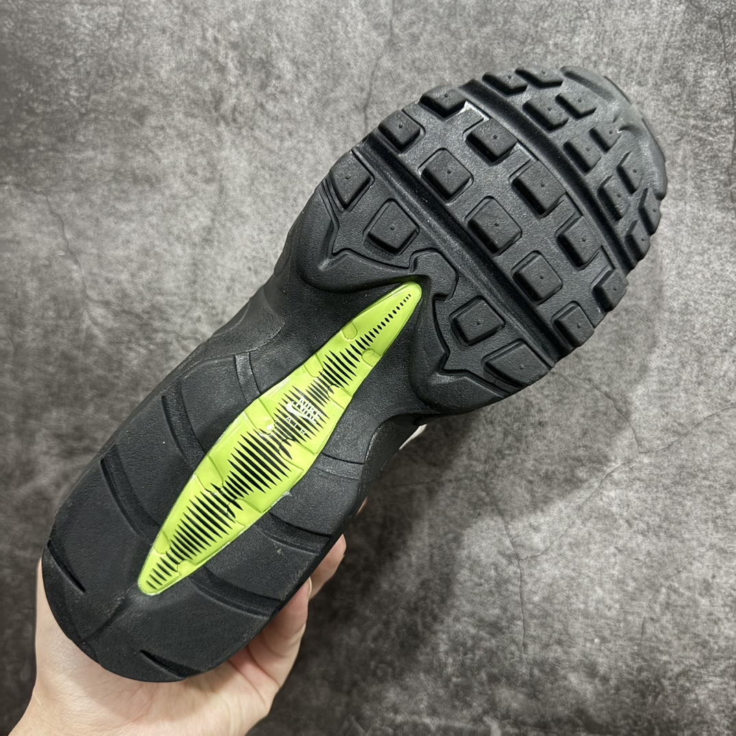 图片[9]-【MX版】Nike Air Max 95 复古减震气垫跑鞋 810374-078n经典重温 外单专供大厂出品 品质稳定鞋款设计灵感源于人体构造 中底设计基于人体的脊柱构造 是整体设计的核心 尼龙孔眼代表了肋骨  而分层式面板和网眼象征着肌肉纤维和肉体组织 Air Max 95采用了两个独立的吹塑成型的Air-Sole单元 并首次在前掌使用可视化气垫设计 Swoosh logo夜当作一个 点符号放在了鞋子的后帮位置 20年的发展让 AIR MAX 95有了不同的故事 20年后再度面向世人的时候 焕然一新的面貌 让人有了另外一种清新脱俗的感觉 SIZE：36 36.5 37.5 38 38.5 39 40 40.5 41 42 42.5 43 44 44.5 45 46 47.5 48 编码：NM250260-鞋库