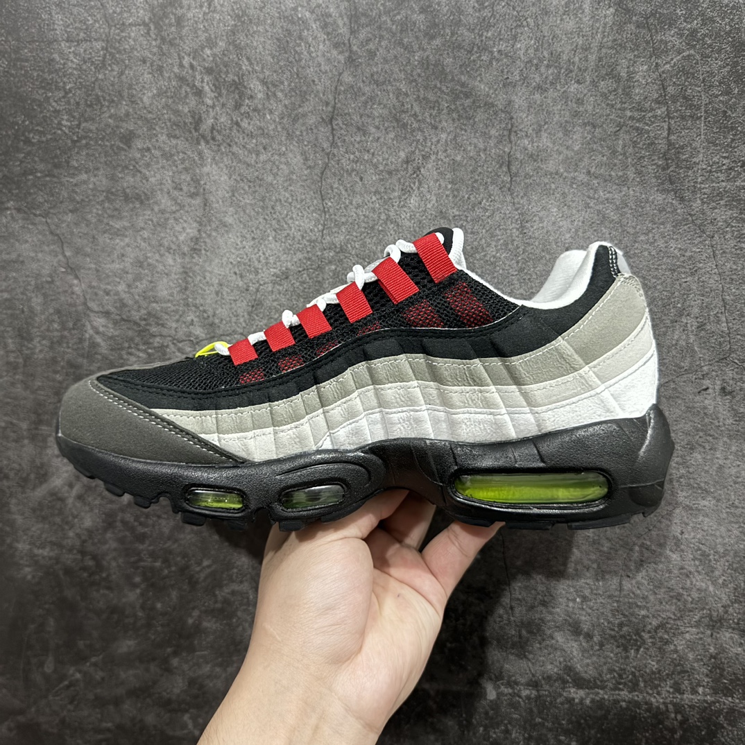 图片[2]-【MX版】Nike Air Max 95 复古减震气垫跑鞋 810374-078n经典重温 外单专供大厂出品 品质稳定鞋款设计灵感源于人体构造 中底设计基于人体的脊柱构造 是整体设计的核心 尼龙孔眼代表了肋骨  而分层式面板和网眼象征着肌肉纤维和肉体组织 Air Max 95采用了两个独立的吹塑成型的Air-Sole单元 并首次在前掌使用可视化气垫设计 Swoosh logo夜当作一个 点符号放在了鞋子的后帮位置 20年的发展让 AIR MAX 95有了不同的故事 20年后再度面向世人的时候 焕然一新的面貌 让人有了另外一种清新脱俗的感觉 SIZE：36 36.5 37.5 38 38.5 39 40 40.5 41 42 42.5 43 44 44.5 45 46 47.5 48 编码：NM250260-鞋库