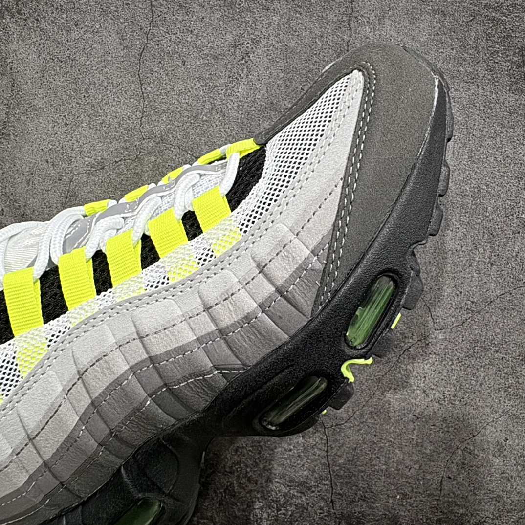 图片[6]-【MX版】Nike Air Max 95 复古减震气垫跑鞋 554970-071n经典重温 外单专供大厂出品 品质稳定鞋款设计灵感源于人体构造 中底设计基于人体的脊柱构造 是整体设计的核心 尼龙孔眼代表了肋骨  而分层式面板和网眼象征着肌肉纤维和肉体组织 Air Max 95采用了两个独立的吹塑成型的Air-Sole单元 并首次在前掌使用可视化气垫设计 Swoosh logo夜当作一个 点符号放在了鞋子的后帮位置 20年的发展让 AIR MAX 95有了不同的故事 20年后再度面向世人的时候 焕然一新的面貌 让人有了另外一种清新脱俗的感觉 SIZE：36 36.5 37.5 38 38.5 39 40 40.5 41 42 42.5 43 44 44.5 45 46 47.5 48 编码：NM250260-鞋库