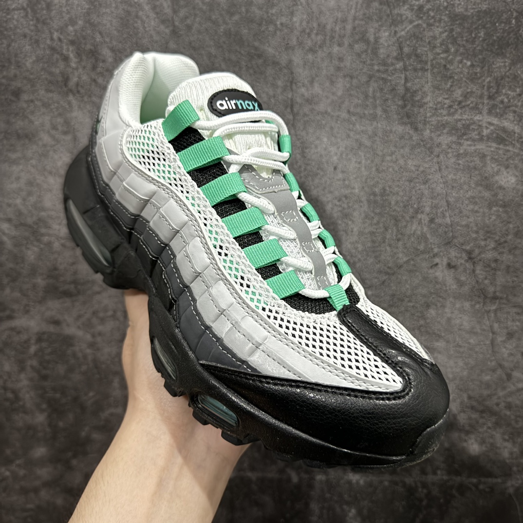 图片[3]-【MX版】Nike Air Max 95 复古减震气垫跑鞋 DH8015-002n经典重温 外单专供大厂出品 品质稳定鞋款设计灵感源于人体构造 中底设计基于人体的脊柱构造 是整体设计的核心 尼龙孔眼代表了肋骨  而分层式面板和网眼象征着肌肉纤维和肉体组织 Air Max 95采用了两个独立的吹塑成型的Air-Sole单元 并首次在前掌使用可视化气垫设计 Swoosh logo夜当作一个 点符号放在了鞋子的后帮位置 20年的发展让 AIR MAX 95有了不同的故事 20年后再度面向世人的时候 焕然一新的面貌 让人有了另外一种清新脱俗的感觉 SIZE：36 36.5 37.5 38 38.5 39 40 40.5 41 42 42.5 43 44 44.5 45 46 47.5 48 编码：NM250260-鞋库