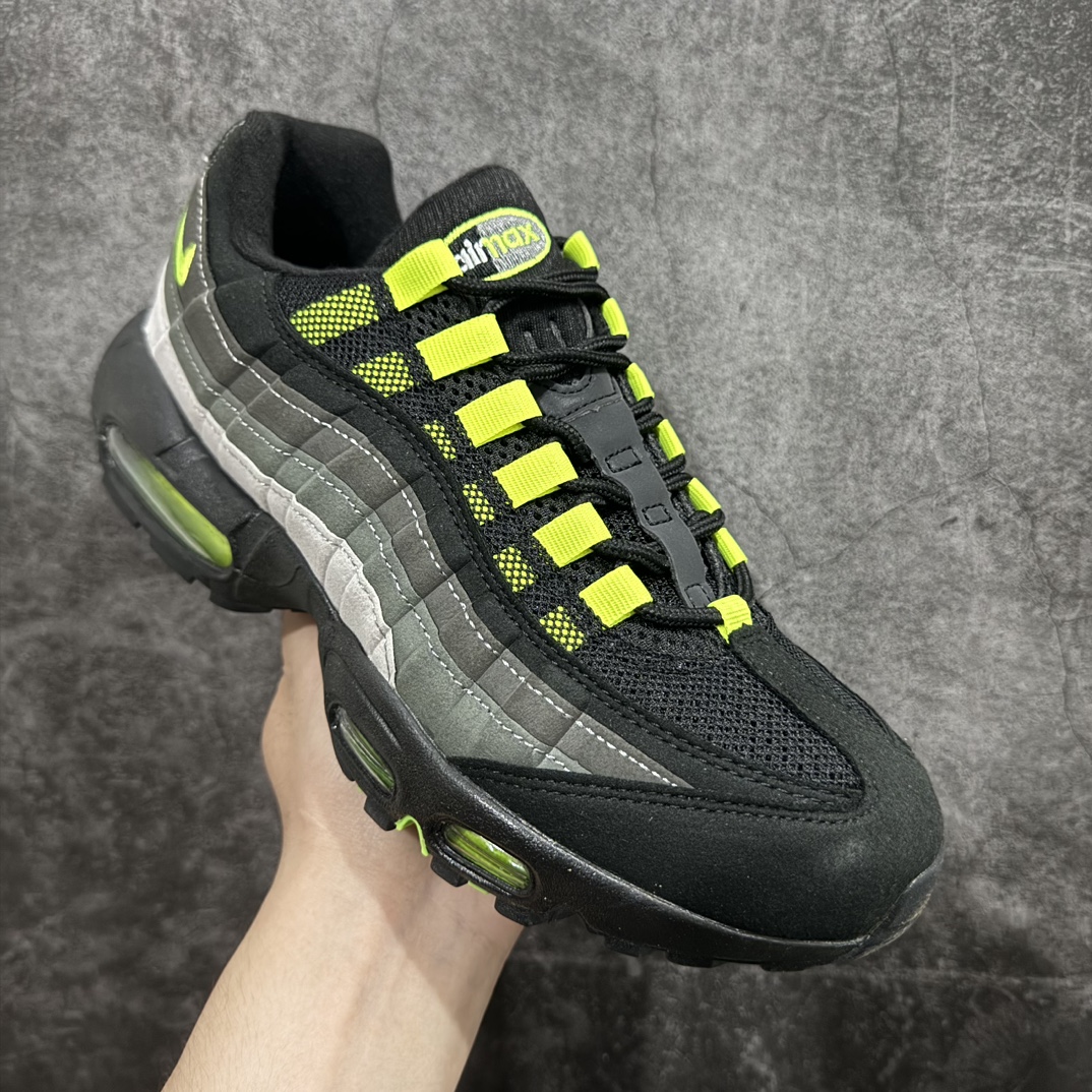 图片[3]-【MX版】Nike Air Max 95 复古减震气垫跑鞋 FV4710-001n经典重温 外单专供大厂出品 品质稳定鞋款设计灵感源于人体构造 中底设计基于人体的脊柱构造 是整体设计的核心 尼龙孔眼代表了肋骨  而分层式面板和网眼象征着肌肉纤维和肉体组织 Air Max 95采用了两个独立的吹塑成型的Air-Sole单元 并首次在前掌使用可视化气垫设计 Swoosh logo夜当作一个 点符号放在了鞋子的后帮位置 20年的发展让 AIR MAX 95有了不同的故事 20年后再度面向世人的时候 焕然一新的面貌 让人有了另外一种清新脱俗的感觉 SIZE：36 36.5 37.5 38 38.5 39 40 40.5 41 42 42.5 43 44 44.5 45 46 47.5 48 编码：NM250260-鞋库