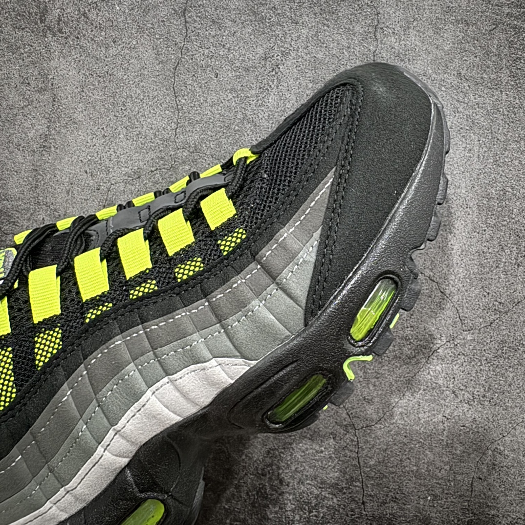 图片[6]-【MX版】Nike Air Max 95 复古减震气垫跑鞋 FV4710-001n经典重温 外单专供大厂出品 品质稳定鞋款设计灵感源于人体构造 中底设计基于人体的脊柱构造 是整体设计的核心 尼龙孔眼代表了肋骨  而分层式面板和网眼象征着肌肉纤维和肉体组织 Air Max 95采用了两个独立的吹塑成型的Air-Sole单元 并首次在前掌使用可视化气垫设计 Swoosh logo夜当作一个 点符号放在了鞋子的后帮位置 20年的发展让 AIR MAX 95有了不同的故事 20年后再度面向世人的时候 焕然一新的面貌 让人有了另外一种清新脱俗的感觉 SIZE：36 36.5 37.5 38 38.5 39 40 40.5 41 42 42.5 43 44 44.5 45 46 47.5 48 编码：NM250260-鞋库