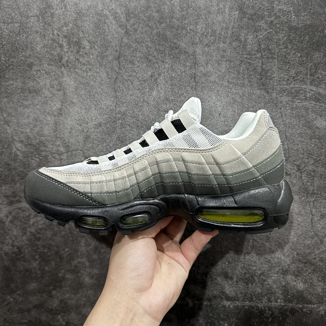 图片[2]-【MX版】Nike Air Max 95 复古减震气垫跑鞋 FD9775-001n经典重温 外单专供大厂出品 品质稳定鞋款设计灵感源于人体构造 中底设计基于人体的脊柱构造 是整体设计的核心 尼龙孔眼代表了肋骨  而分层式面板和网眼象征着肌肉纤维和肉体组织 Air Max 95采用了两个独立的吹塑成型的Air-Sole单元 并首次在前掌使用可视化气垫设计 Swoosh logo夜当作一个 点符号放在了鞋子的后帮位置 20年的发展让 AIR MAX 95有了不同的故事 20年后再度面向世人的时候 焕然一新的面貌 让人有了另外一种清新脱俗的感觉 SIZE：36 36.5 37.5 38 38.5 39 40 40.5 41 42 42.5 43 44 44.5 45 46 47.5 48 编码：NM250260-鞋库