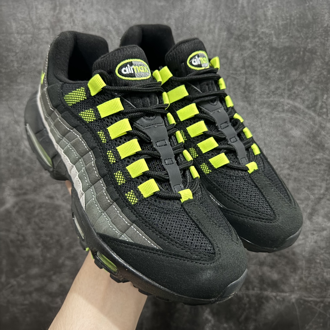 图片[5]-【MX版】Nike Air Max 95 复古减震气垫跑鞋 DZ4511-300n经典重温 外单专供大厂出品 品质稳定鞋款设计灵感源于人体构造 中底设计基于人体的脊柱构造 是整体设计的核心 尼龙孔眼代表了肋骨  而分层式面板和网眼象征着肌肉纤维和肉体组织 Air Max 95采用了两个独立的吹塑成型的Air-Sole单元 并首次在前掌使用可视化气垫设计 Swoosh logo夜当作一个 点符号放在了鞋子的后帮位置 20年的发展让 AIR MAX 95有了不同的故事 20年后再度面向世人的时候 焕然一新的面貌 让人有了另外一种清新脱俗的感觉 SIZE：36 36.5 37.5 38 38.5 39 40 40.5 41 42 42.5 43 44 44.5 45 46 47.5 48 编码：NM250260-鞋库