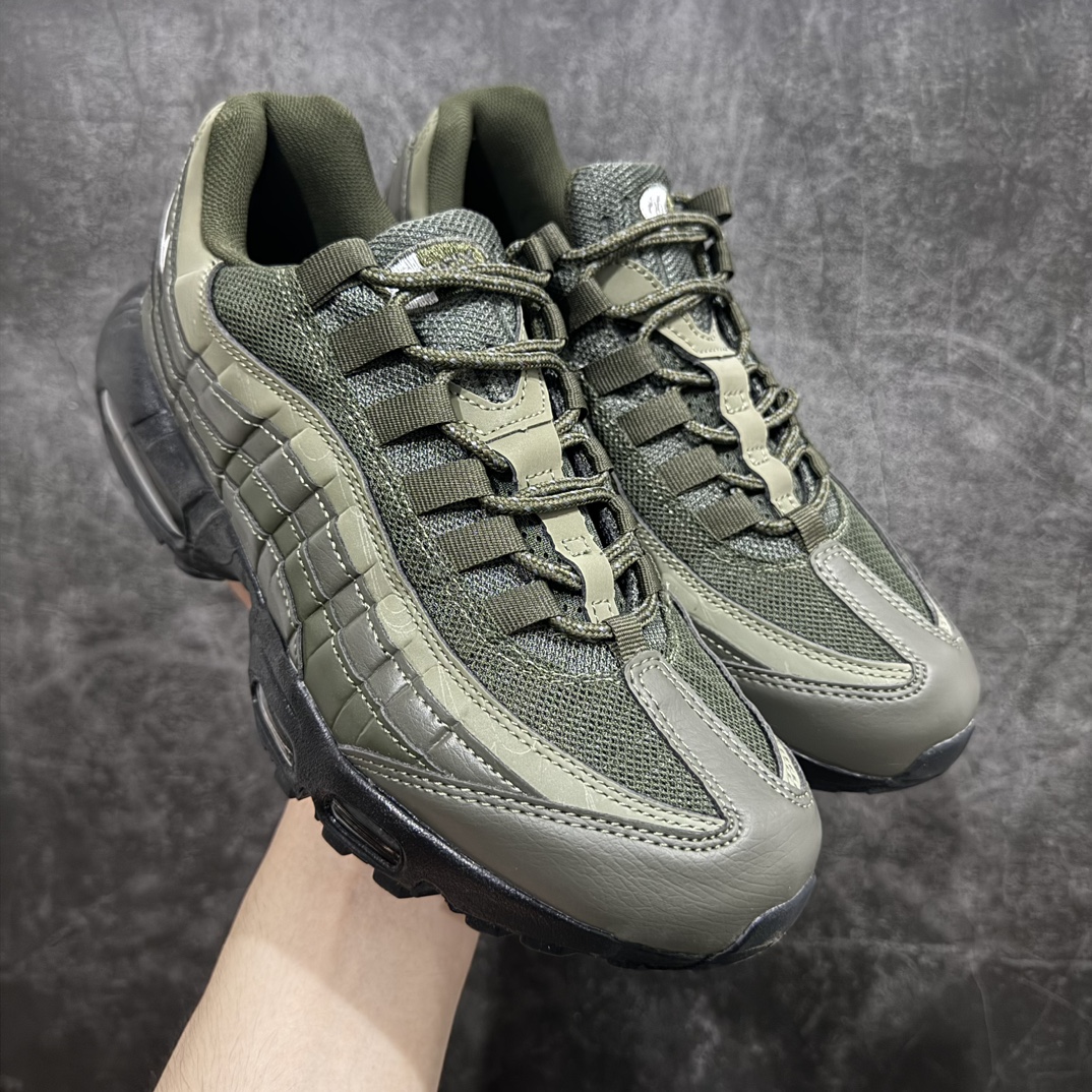 图片[3]-【MX版】Nike Air Max 95 复古减震气垫跑鞋 DZ4511-300n经典重温 外单专供大厂出品 品质稳定鞋款设计灵感源于人体构造 中底设计基于人体的脊柱构造 是整体设计的核心 尼龙孔眼代表了肋骨  而分层式面板和网眼象征着肌肉纤维和肉体组织 Air Max 95采用了两个独立的吹塑成型的Air-Sole单元 并首次在前掌使用可视化气垫设计 Swoosh logo夜当作一个 点符号放在了鞋子的后帮位置 20年的发展让 AIR MAX 95有了不同的故事 20年后再度面向世人的时候 焕然一新的面貌 让人有了另外一种清新脱俗的感觉 SIZE：36 36.5 37.5 38 38.5 39 40 40.5 41 42 42.5 43 44 44.5 45 46 47.5 48 编码：NM250260-鞋库