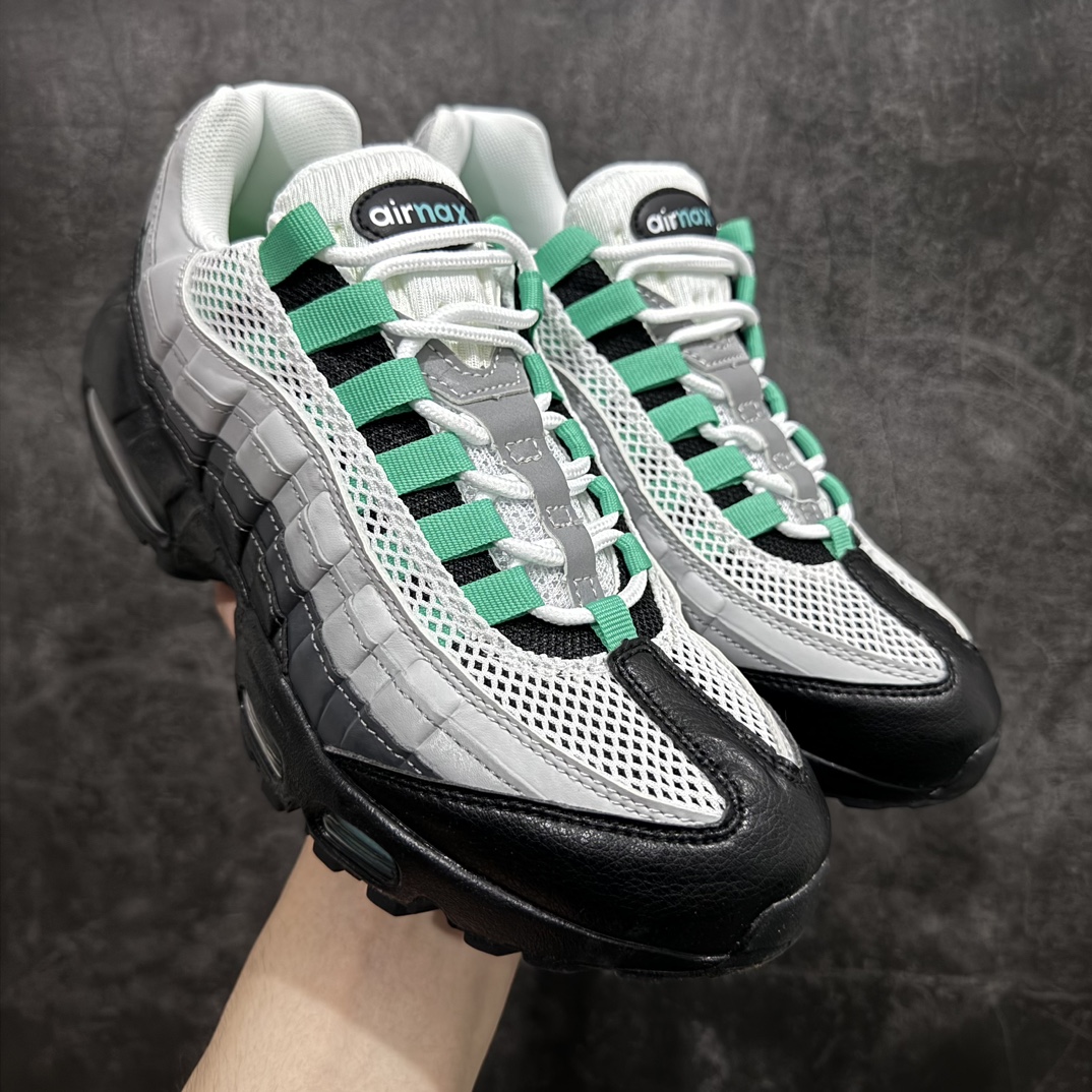 图片[8]-【MX版】Nike Air Max 95 复古减震气垫跑鞋 DZ4511-300n经典重温 外单专供大厂出品 品质稳定鞋款设计灵感源于人体构造 中底设计基于人体的脊柱构造 是整体设计的核心 尼龙孔眼代表了肋骨  而分层式面板和网眼象征着肌肉纤维和肉体组织 Air Max 95采用了两个独立的吹塑成型的Air-Sole单元 并首次在前掌使用可视化气垫设计 Swoosh logo夜当作一个 点符号放在了鞋子的后帮位置 20年的发展让 AIR MAX 95有了不同的故事 20年后再度面向世人的时候 焕然一新的面貌 让人有了另外一种清新脱俗的感觉 SIZE：36 36.5 37.5 38 38.5 39 40 40.5 41 42 42.5 43 44 44.5 45 46 47.5 48 编码：NM250260-鞋库