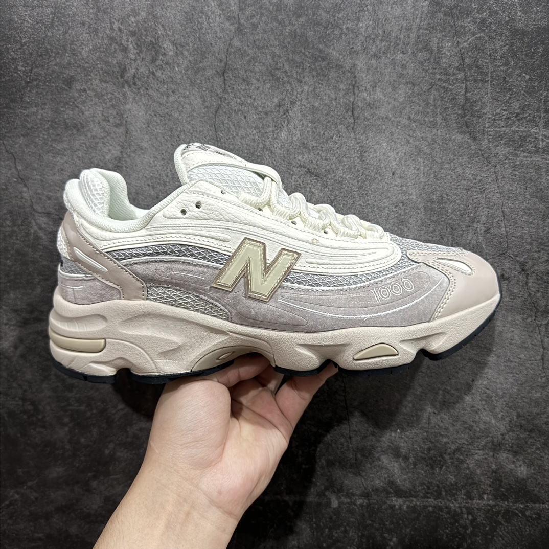 【小PF纯原】复古鞋型1000系列回归！联名纽约时装品牌Aimé Leon Dore x NB新百伦New Balance M1000 系列低帮复古老爹风休闲运动慢跑鞋 M1000MBnn原装级别 男女鞋半码制n升级原楦原纸版开发版型n原楦原纸版数据开发版型n采用硬质牛剖革拼接透气网眼衬垫织物鞋面材质nT-Beam大底提供足步弓支撑，保持步态稳定n加入了ENCAP材质缓震中底#外置防滑耐磨橡胶底片❗️ 尺码：36 37 37.5 38 38.5 39.5 40 40.5 41.5 42 42.5 43 44 44.5 编码：NMDX260280-鞋库