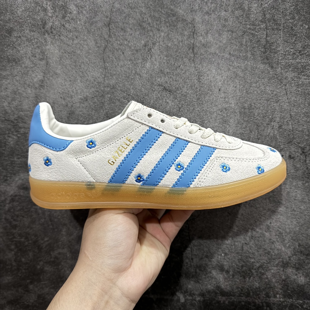 【正确版】AD Gazelle Indoor白蓝小碎花 货号：IF4491n高端零售特供批次原厂定制长毛翻毛皮组合环保纤维革鞋面材质内置环保海玻璃鞋垫外置RB橡胶大底 产品品控稳定性领先行业原厂全套原楦原纸板冲刀磨具开发 原厂皮料加持原厂港宝加持定型后跟R度完美  尺码：35.5-45 编码：DZ230250-鞋库