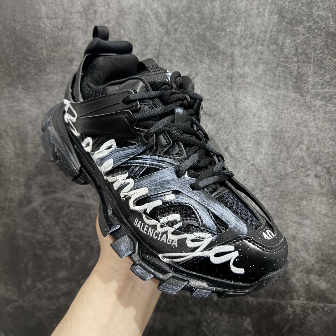 OK版本 巴黎世家3代系列 Balenciaga Track 3.0 低帮老爹鞋 做旧黑色涂鸦