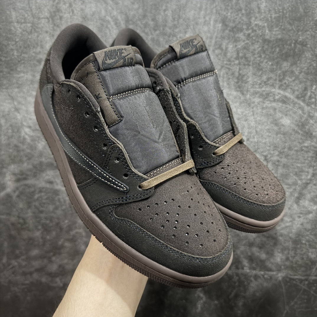 【纯原原厂版】Travis Scott x Air Jordan AJ1 Low OG SP TS联名 黑棕倒钩低帮 DM7866-202n大厂出品 高品质版本产品品控稳定性领先市场货 各方面均可对飙市面通货版nSZ原厂全套原楦原纸板冲刀磨具开发 原厂皮料加持原厂港宝加持定型后跟R度完美 同源原厂电绣 鬼脸飞翼针数密度立体效果一致 百分百一致原鞋 原厂拉帮工艺 针距密度一致 后跟弧度收口自然不对折 极致一眼正品既视感 进口玻璃冲刀皮料裁剪零毛边 全鞋电脑针车工艺 品控清洁度最高QC检验标准 免检产品 原厂订购鞋盒、鞋标、防尘纸、鞋撑、鞋带 追求极致的原厂味道SIZE：40-47.5 编码：X-鞋库