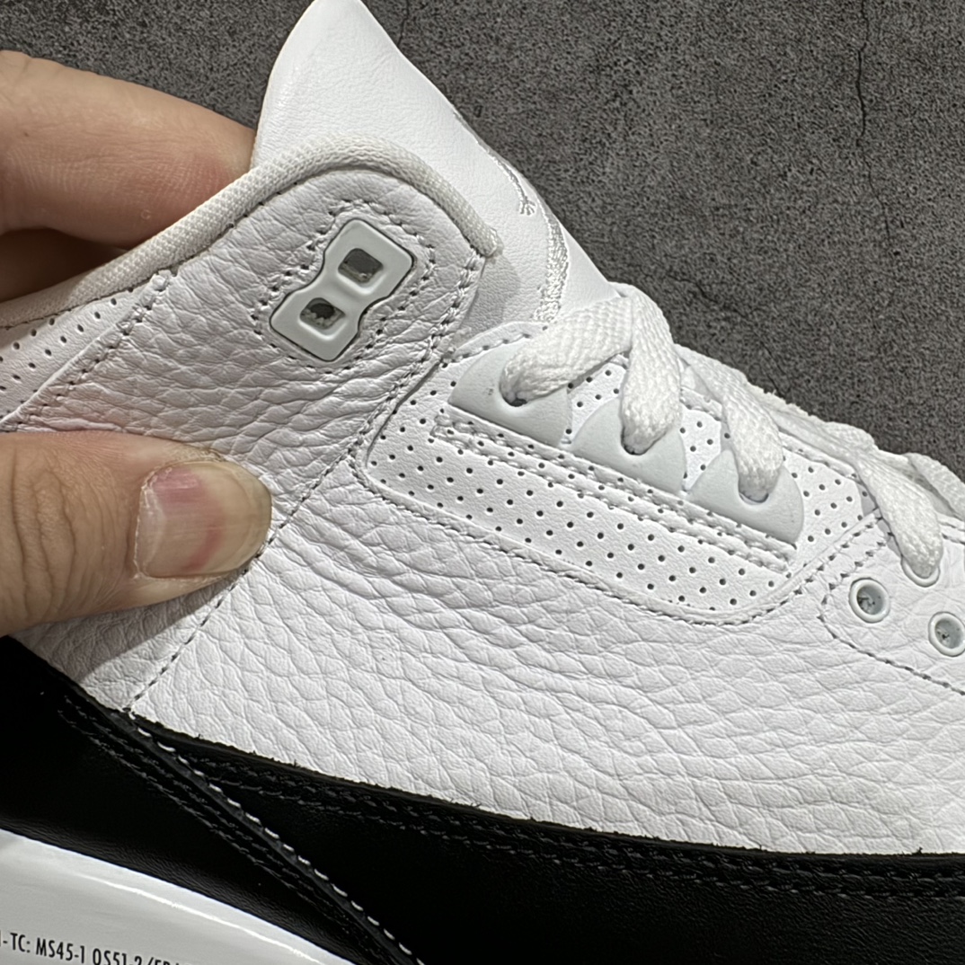 图片[4]-【DG2.0版本】Fragment Design x Air Jordan AJ3 Retro 藤原浩闪电联名 DA3595-100n目前市场最推荐的产品这个版本 皮料和清洁度处理非常完美n各个细节都秒杀之前市场出货批次n市场唯一正确批次 正确半氧化后跟tpun耗时半年巨作 全套原纸板楦头开发原厂大底磨具加持立体防滑纹理 原装可视Air Sole气垫 原汁原味最完美的三代版型 唯一正确鞋头趴度弧度高度鞋身腰线 原厂TPU氧化后跟饰片 正确内里反口里网布 皮料菱角分明不变形无多余毛边 正确手工大底描漆拉丝 市场唯一原厂鞋扣模具 原厂织唛标 原厂飞人电绣工艺 尾指中部跳三针 独家绑鞋带手法 印刷中底布 四线拉帮 米色美纹纸贴合固定 进口港宝加持 后跟自然饱满 全鞋荧光划线卡点 追求极致完美 每一双都是工艺品 多重QC质检 超越公司货的品控标准 实实在在的免检产品  尺码：40 40.5 41 42 42.5 43 44 44.5 45 46 47.5  编码：LJQ470500-鞋库