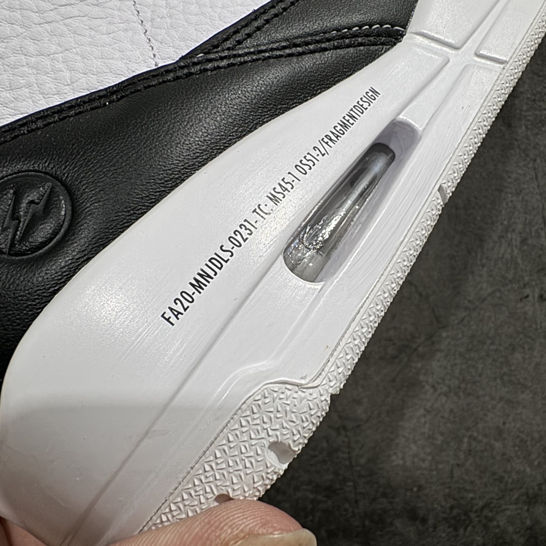 图片[2]-【DG2.0版本】Fragment Design x Air Jordan AJ3 Retro 藤原浩闪电联名 DA3595-100n目前市场最推荐的产品这个版本 皮料和清洁度处理非常完美n各个细节都秒杀之前市场出货批次n市场唯一正确批次 正确半氧化后跟tpun耗时半年巨作 全套原纸板楦头开发原厂大底磨具加持立体防滑纹理 原装可视Air Sole气垫 原汁原味最完美的三代版型 唯一正确鞋头趴度弧度高度鞋身腰线 原厂TPU氧化后跟饰片 正确内里反口里网布 皮料菱角分明不变形无多余毛边 正确手工大底描漆拉丝 市场唯一原厂鞋扣模具 原厂织唛标 原厂飞人电绣工艺 尾指中部跳三针 独家绑鞋带手法 印刷中底布 四线拉帮 米色美纹纸贴合固定 进口港宝加持 后跟自然饱满 全鞋荧光划线卡点 追求极致完美 每一双都是工艺品 多重QC质检 超越公司货的品控标准 实实在在的免检产品  尺码：40 40.5 41 42 42.5 43 44 44.5 45 46 47.5  编码：LJQ470500-鞋库