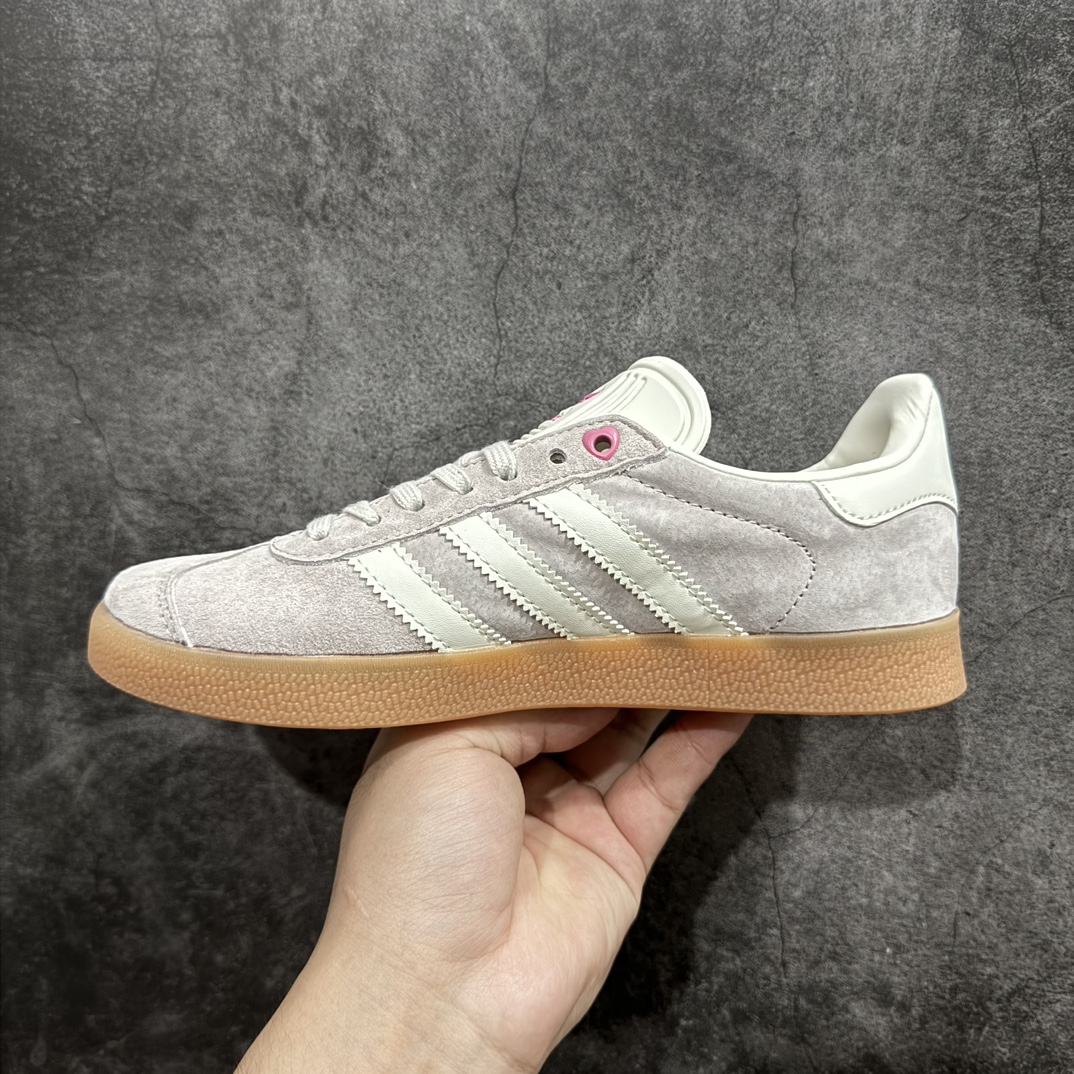 图片[2]-【正确版】Valentine\’s Day情人节配色！阿迪达斯Adidas Originals Gazelle 90 羚羊90复刻版系列复古百搭德训风低帮休闲运动板鞋“香芋牛奶粉紫生胶底”ID1105nn男女鞋真标半码制n原楦开发版型n采用猪巴革组合环保纤维革鞋面材质n内环保海玻璃鞋垫 外置RB橡胶大底 尺码：35⅔ 36 36⅔ 37⅓ 38 38⅔ 39⅓ 40 40⅔ 41⅓ 42 42⅔ 43⅓ 44 44⅔ 45 编码：DZTB230250-鞋库