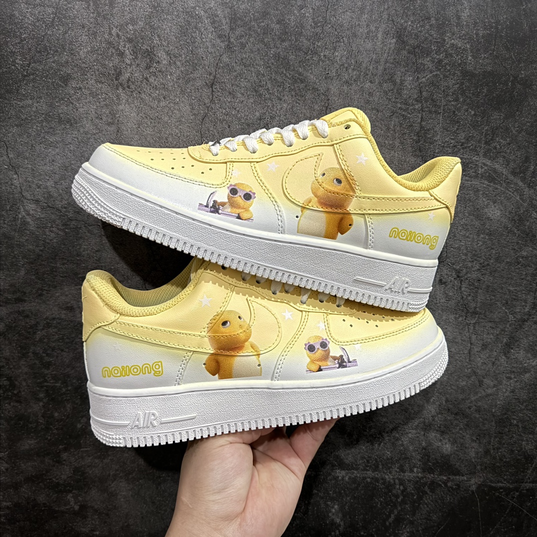 NikeAirForce1Low白黄小奶龙原楦头原纸板打造纯正空军版型专注外贸渠道全掌内置蜂窝气垫原盒配