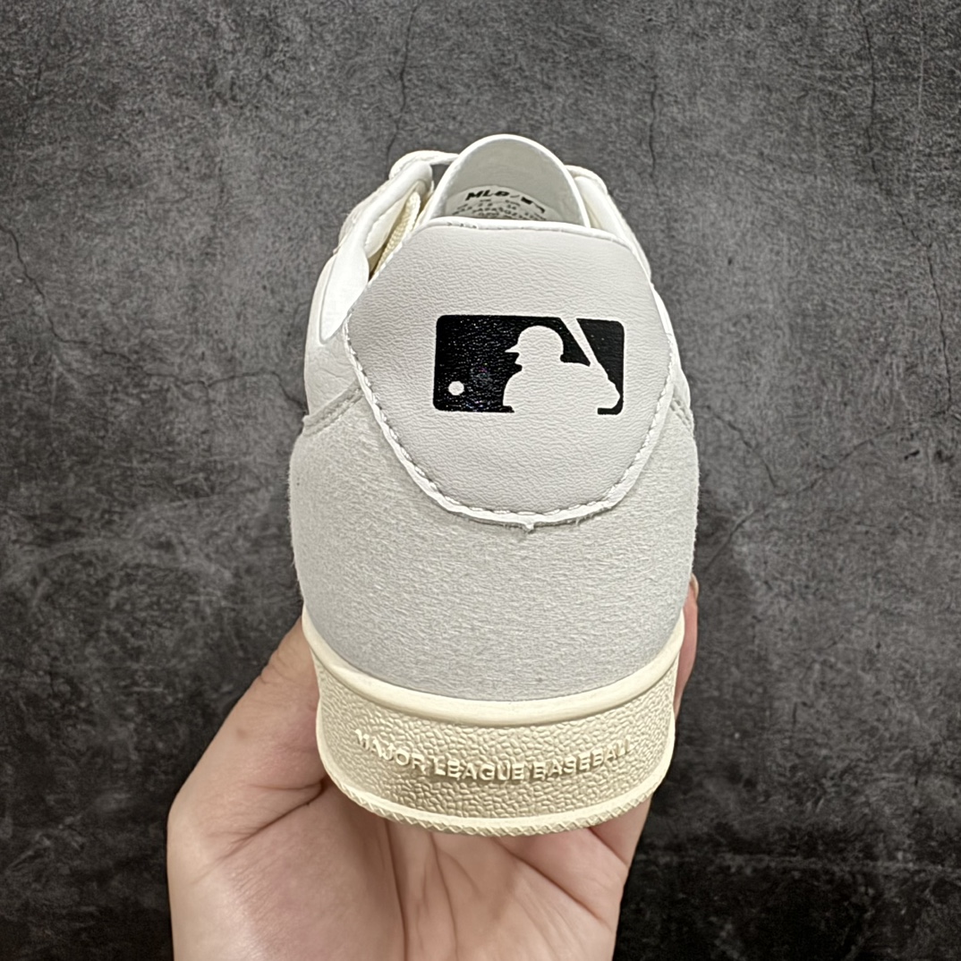 纯原版NewYorkYankeesxMLBSqueezeLowSneakers紧握系列低帮德训足球风百搭