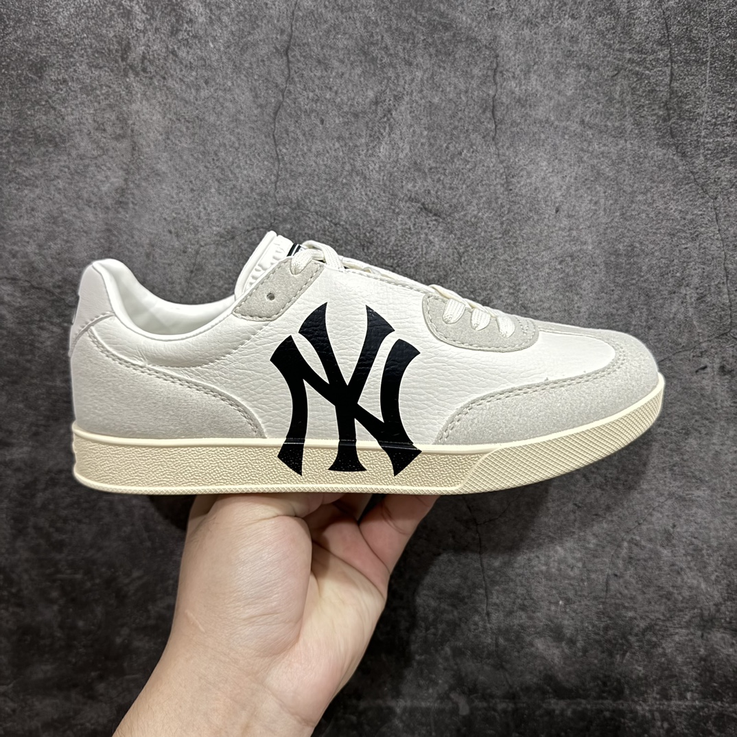 纯原版NewYorkYankeesxMLBSqueezeLowSneakers紧握系列低帮德训足球风百搭