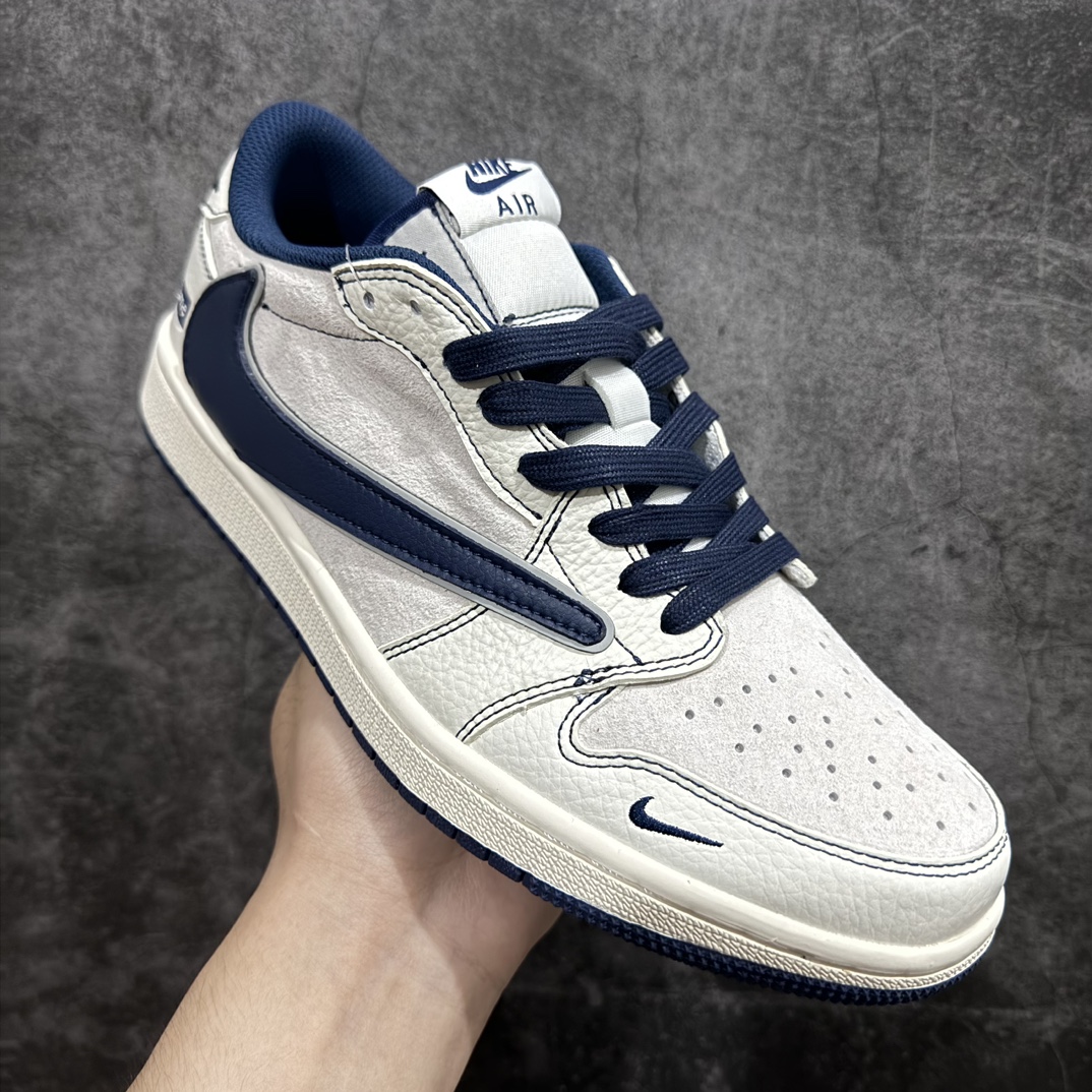 图片[3]-【定制版】Travis Scott x Fragment Design x Air Jordan 1 Low OG SP AJ1 乔1 Supreme联名-深蓝勾 低帮文化休闲板鞋 XZ2268-001rn#多方联名合作融合了Travis Scott 独特的音乐风格，藤原浩个性的设计风格以及Jordan品牌的经典元素 使其成为一双具有独特身份和价值的鞋子 清新而立体的外观加上联名标识更突出了其独特身份 这种配色方案显示出活力和时尚感 在视觉上引人注目  鞋身的质感和细腻的细节处理使其显得高端而格调十足  这款“倒钩”联名是设计与创意完美结合  融合多方的个性风格是一款备受瞩目的潮流鞋款  低帮休闲板鞋 定制鞋盒 大厂纯原品质出货 超高清洁度 皮料切割干净无任何毛边 细节完美 r 尺码：36 36.5 37.5 38 38.5 39 40 40.5 41 42 42.5 43 44 44.5 45 编码：HXS320340-鞋库