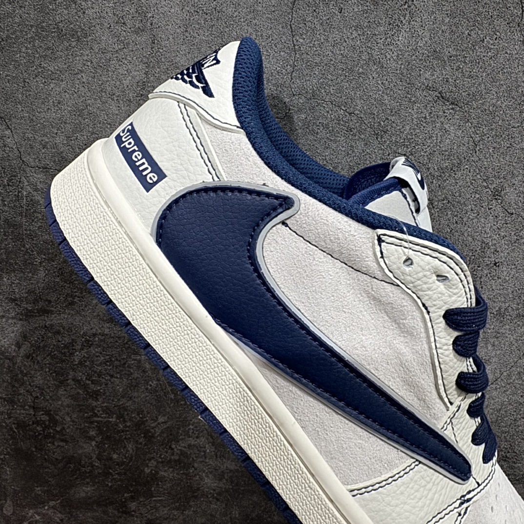 图片[7]-【定制版】Travis Scott x Fragment Design x Air Jordan 1 Low OG SP AJ1 乔1 Supreme联名-深蓝勾 低帮文化休闲板鞋 XZ2268-001rn#多方联名合作融合了Travis Scott 独特的音乐风格，藤原浩个性的设计风格以及Jordan品牌的经典元素 使其成为一双具有独特身份和价值的鞋子 清新而立体的外观加上联名标识更突出了其独特身份 这种配色方案显示出活力和时尚感 在视觉上引人注目  鞋身的质感和细腻的细节处理使其显得高端而格调十足  这款“倒钩”联名是设计与创意完美结合  融合多方的个性风格是一款备受瞩目的潮流鞋款  低帮休闲板鞋 定制鞋盒 大厂纯原品质出货 超高清洁度 皮料切割干净无任何毛边 细节完美 r 尺码：36 36.5 37.5 38 38.5 39 40 40.5 41 42 42.5 43 44 44.5 45 编码：HXS320340-鞋库