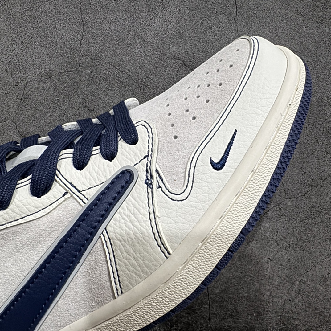 图片[6]-【定制版】Travis Scott x Fragment Design x Air Jordan 1 Low OG SP AJ1 乔1 Supreme联名-深蓝勾 低帮文化休闲板鞋 XZ2268-001rn#多方联名合作融合了Travis Scott 独特的音乐风格，藤原浩个性的设计风格以及Jordan品牌的经典元素 使其成为一双具有独特身份和价值的鞋子 清新而立体的外观加上联名标识更突出了其独特身份 这种配色方案显示出活力和时尚感 在视觉上引人注目  鞋身的质感和细腻的细节处理使其显得高端而格调十足  这款“倒钩”联名是设计与创意完美结合  融合多方的个性风格是一款备受瞩目的潮流鞋款  低帮休闲板鞋 定制鞋盒 大厂纯原品质出货 超高清洁度 皮料切割干净无任何毛边 细节完美 r 尺码：36 36.5 37.5 38 38.5 39 40 40.5 41 42 42.5 43 44 44.5 45 编码：HXS320340-鞋库