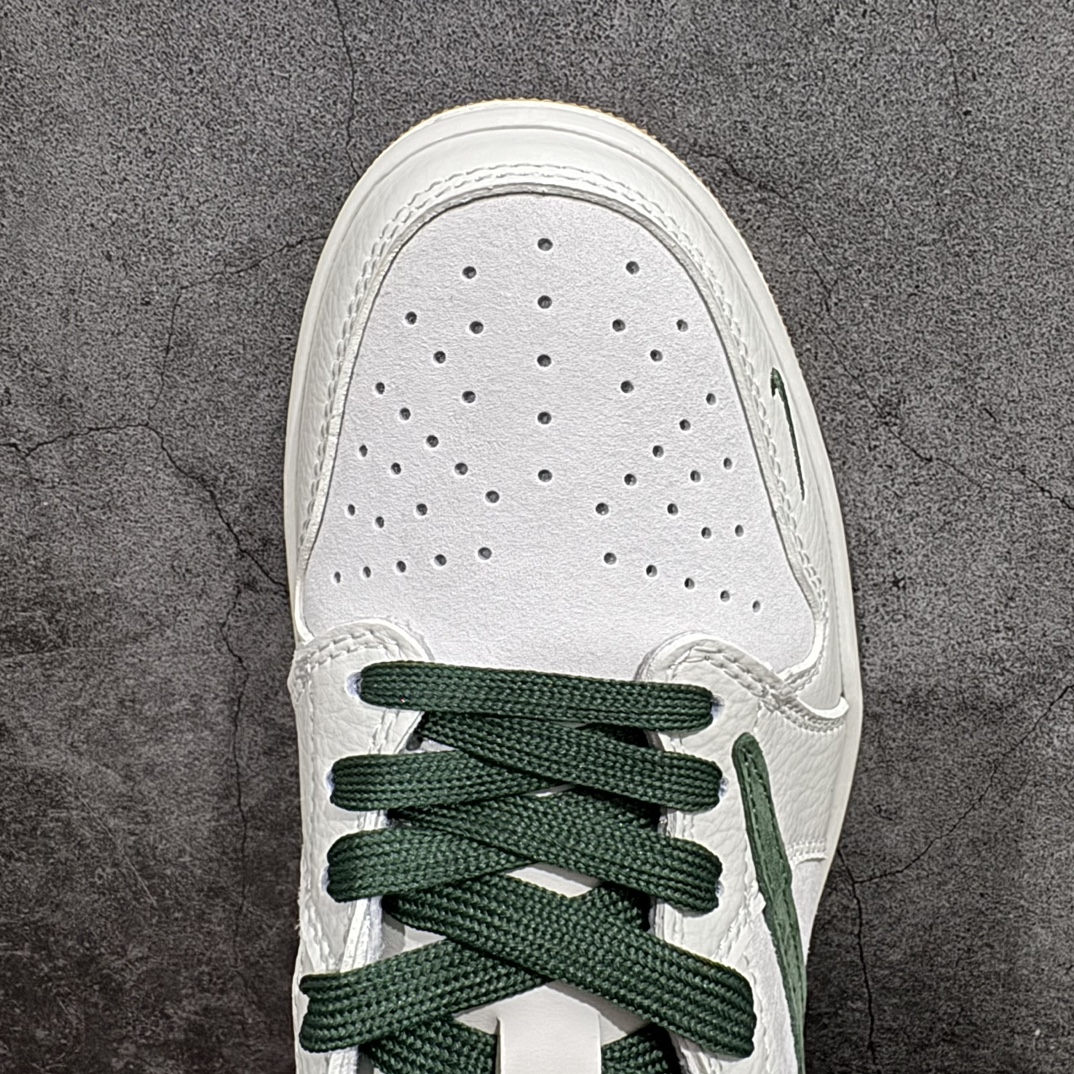 图片[5]-【定制版】Fragment x Travis Scott x DiornAir Jordan 1 Low 三方联名倒钩性价比原盒出货 全新的三方联名低帮倒钩鞋面延续了黑脚趾设计，整双鞋以全荔枝皮打造，腰身搭配白色「倒勾」，再点缀上Travis Scott 标志性的Logo，后跟处以藤原浩最拿手的蓝色为主色调，完善极具Fragment Design的白蓝黑设计风格，左右脚分别以Travis Scott鬼脸和乔丹飞翼加以修饰，彰显出三方联名的奢华格调。 官方货号：JH6088 703 Size：36 36.5 37.5 38 38.5 39 40 40.5  41 42 42.5 43 44 44.5 45  编码：HXS320340-鞋库