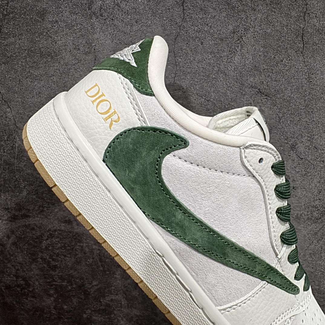 图片[7]-【定制版】Fragment x Travis Scott x DiornAir Jordan 1 Low 三方联名倒钩性价比原盒出货 全新的三方联名低帮倒钩鞋面延续了黑脚趾设计，整双鞋以全荔枝皮打造，腰身搭配白色「倒勾」，再点缀上Travis Scott 标志性的Logo，后跟处以藤原浩最拿手的蓝色为主色调，完善极具Fragment Design的白蓝黑设计风格，左右脚分别以Travis Scott鬼脸和乔丹飞翼加以修饰，彰显出三方联名的奢华格调。 官方货号：JH6088 703 Size：36 36.5 37.5 38 38.5 39 40 40.5  41 42 42.5 43 44 44.5 45  编码：HXS320340-鞋库