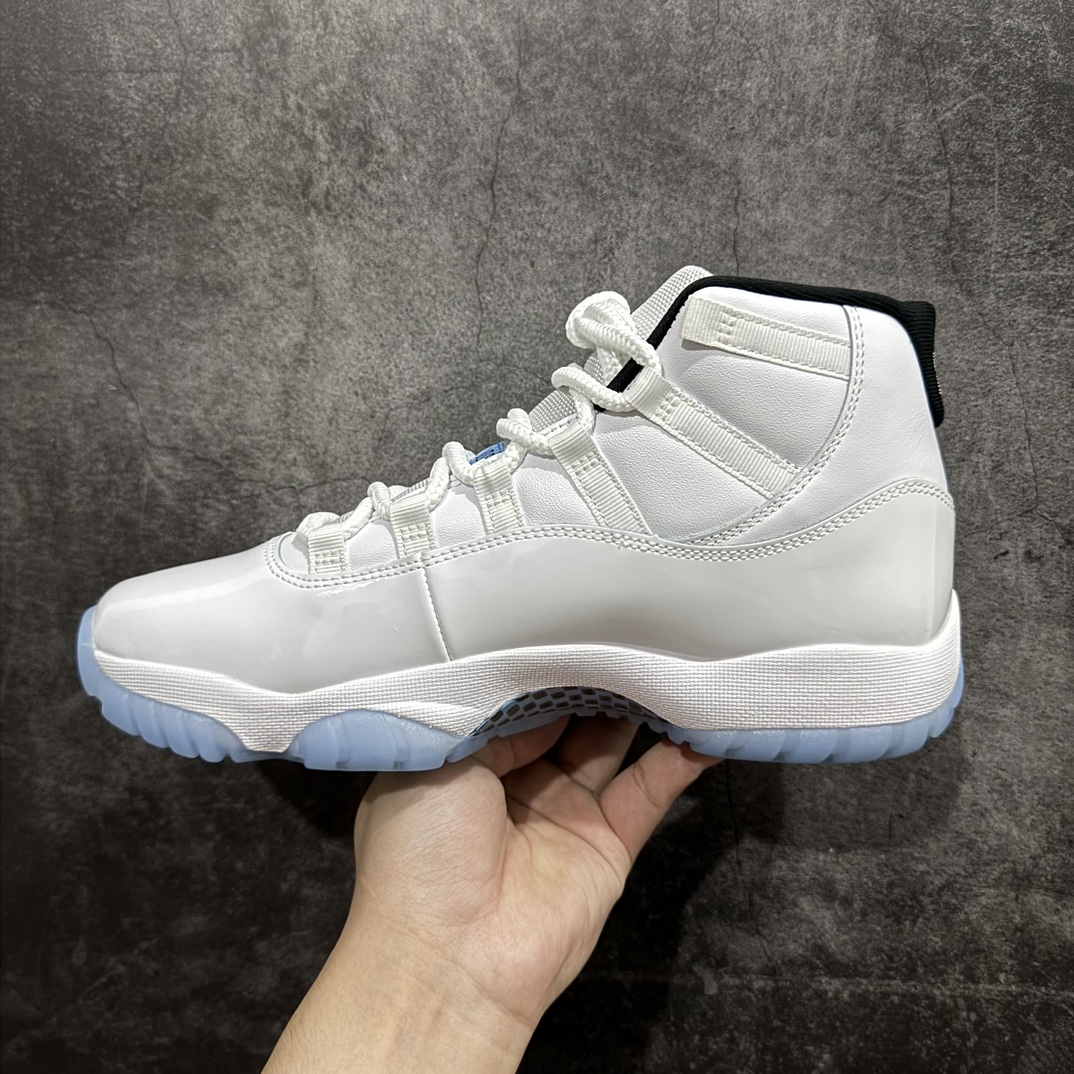 图片[2]-【OG纯原】Air Jordan 11 “Legend Blue” AJ11 传奇蓝 北卡蓝 2024年发售版 货号：CT8012-104nn知名纯原大厂出品原鞋开发 原材料打造n台湾原厂牛津布，密度紧实，感光度高n领口定型与填充物饱和度完美契合n鞋身主材质均来自三本久sadisa 俗称原厂皮料n鞋身全电脑针车，针距固定，间距平行，转弯自然n蓝色电绣飞人LOGO，饱满自然n冰蓝水晶大底，色泽鲜艳，透光度高 台湾原产碳板n盒标立体标，内置感应芯片内里SIZE标，LNM代工 市场第一梯队品质 尺码：40-47.5 编码：O510530-鞋库