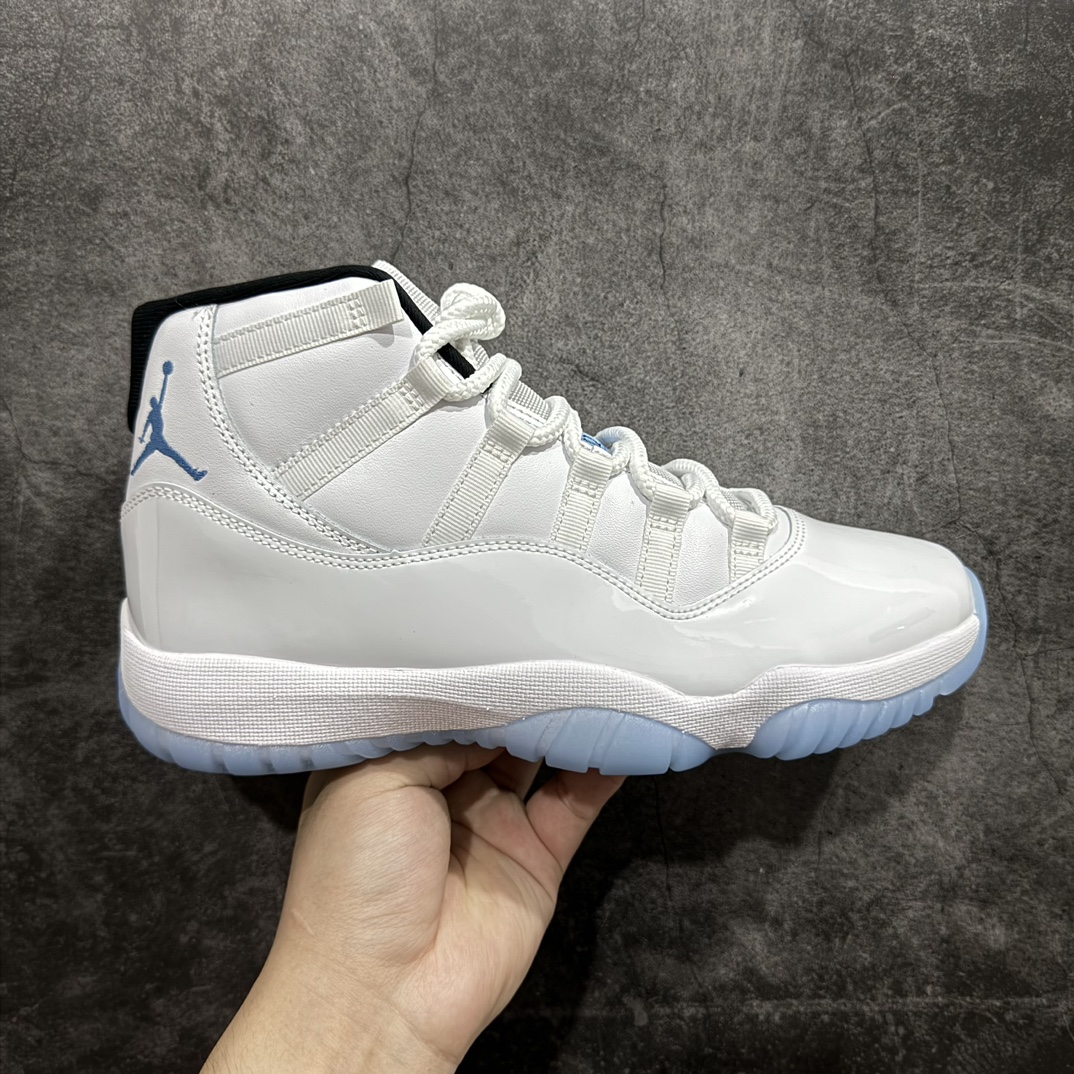 【OG纯原】Air Jordan 11 “Legend Blue” AJ11 传奇蓝 北卡蓝 2024年发售版 货号：CT8012-104nn知名纯原大厂出品原鞋开发 原材料打造n台湾原厂牛津布，密度紧实，感光度高n领口定型与填充物饱和度完美契合n鞋身主材质均来自三本久sadisa 俗称原厂皮料n鞋身全电脑针车，针距固定，间距平行，转弯自然n蓝色电绣飞人LOGO，饱满自然n冰蓝水晶大底，色泽鲜艳，透光度高 台湾原产碳板n盒标立体标，内置感应芯片内里SIZE标，LNM代工 市场第一梯队品质 尺码：40-47.5 编码：O510530-鞋库