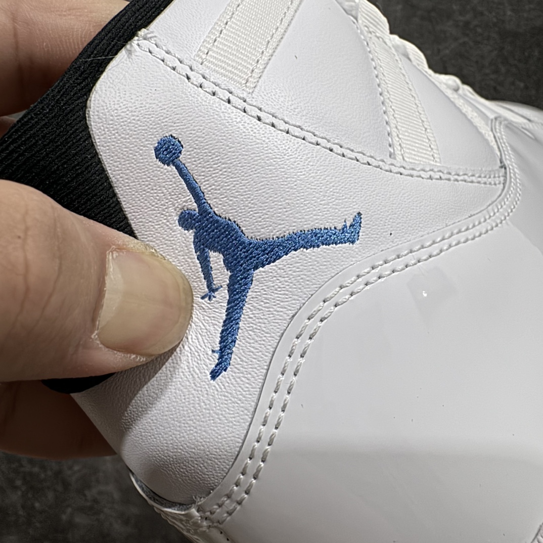 图片[2]-【OG纯原】Air Jordan 11 “Legend Blue” AJ11 传奇蓝 北卡蓝 2024年发售版 货号：CT8012-104nn知名纯原大厂出品原鞋开发 原材料打造n台湾原厂牛津布，密度紧实，感光度高n领口定型与填充物饱和度完美契合n鞋身主材质均来自三本久sadisa 俗称原厂皮料n鞋身全电脑针车，针距固定，间距平行，转弯自然n蓝色电绣飞人LOGO，饱满自然n冰蓝水晶大底，色泽鲜艳，透光度高 台湾原产碳板n盒标立体标，内置感应芯片内里SIZE标，LNM代工 市场第一梯队品质 尺码：40-47.5 编码：O510530-鞋库