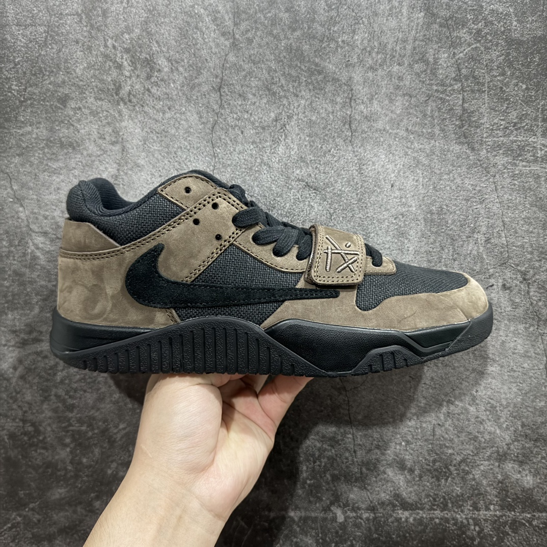 【OG纯原】Travis Scott x Jordan AJ Cut The Check TS倒钩联名魔术贴篮球鞋 棕黑 FZ8117-204nn注意默认配原盒盒子配套布袋不用加钱 退货丢失扣30元n原厂全套原楦原纸板冲刀磨具开发 原厂皮料加持 原厂港宝加持定型后跟R度完美 同源原厂电绣 鬼脸飞翼针数密度立体效果一致 百分百一致原鞋 原厂拉帮工艺 针距密度一致 后跟弧度收口自然不对折 极致一眼正品既视感 进口玻璃冲刀皮料裁剪零毛边 全鞋电脑针车工艺 品控清洁度最高QC检验标准 免检产品 原厂订购鞋盒、布袋、鞋标、防尘纸、鞋撑、鞋带 追求极致的原厂味道 配色方面采用白色为基础 搭配棕色框架呈现 完美还原了初代倒钩的配色设计 细节方面 标志性的反钩Swoosh采用米色点缀 鞋面还带有特殊的魔术贴细节 此外在鞋舌、后跟部分均带有Cactus Jack厂牌Logo 彰显鞋款特殊身份 SIZE：36 36.5 37.5 38 38.5 39 40 40.5 41 42 42.5 43 44 44.5 45 46 47.5 编码：OG520540-鞋库