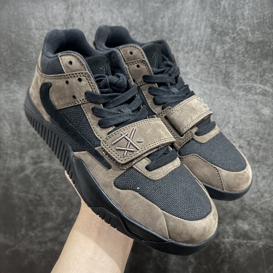 【OG纯原】Travis Scott x Jordan AJ Cut The Check TS倒钩联名魔术贴篮球鞋 棕黑 FZ8117-204nn注意默认配原盒盒子配套布袋不用加钱 退货丢失扣30元n原厂全套原楦原纸板冲刀磨具开发 原厂皮料加持 原厂港宝加持定型后跟R度完美 同源原厂电绣 鬼脸飞翼针数密度立体效果一致 百分百一致原鞋 原厂拉帮工艺 针距密度一致 后跟弧度收口自然不对折 极致一眼正品既视感 进口玻璃冲刀皮料裁剪零毛边 全鞋电脑针车工艺 品控清洁度最高QC检验标准 免检产品 原厂订购鞋盒、布袋、鞋标、防尘纸、鞋撑、鞋带 追求极致的原厂味道 配色方面采用白色为基础 搭配棕色框架呈现 完美还原了初代倒钩的配色设计 细节方面 标志性的反钩Swoosh采用米色点缀 鞋面还带有特殊的魔术贴细节 此外在鞋舌、后跟部分均带有Cactus Jack厂牌Logo 彰显鞋款特殊身份 SIZE：36 36.5 37.5 38 38.5 39 40 40.5 41 42 42.5 43 44 44.5 45 46 47.5 编码：OG520540-鞋库