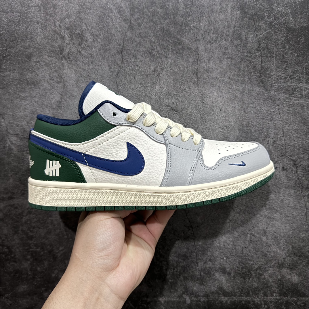 定制版UndefeatedxAirJordan1Low灰绿蓝此款以简约大方的造型设计给人以随性休闲的时尚