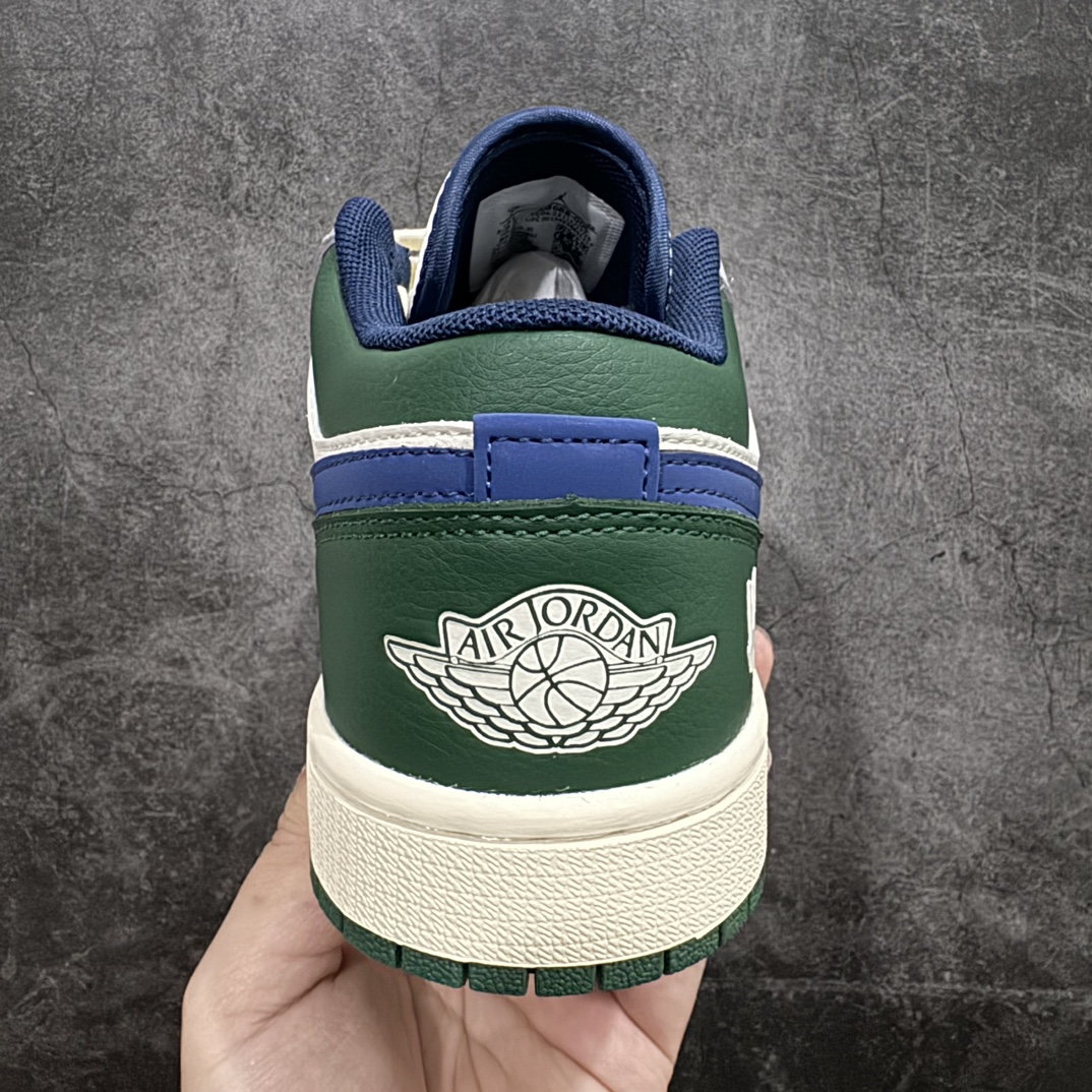 定制版UndefeatedxAirJordan1Low灰绿蓝此款以简约大方的造型设计给人以随性休闲的时尚