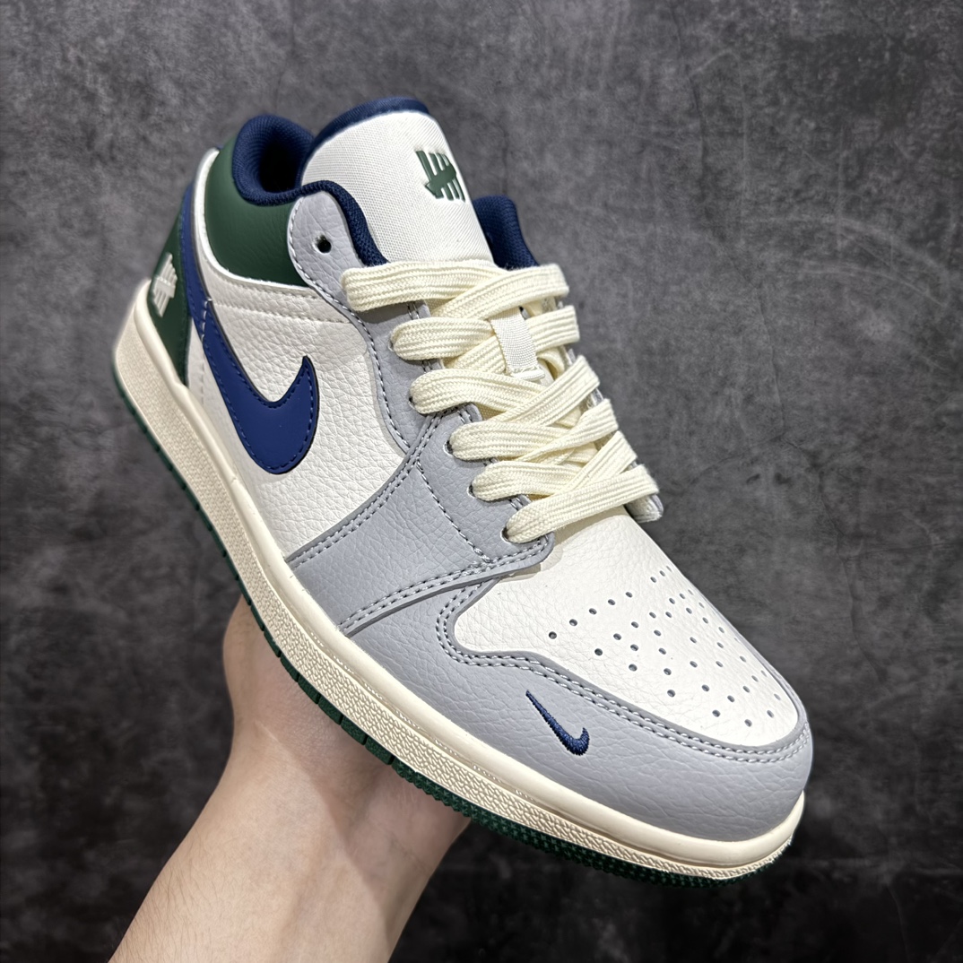 定制版UndefeatedxAirJordan1Low灰绿蓝此款以简约大方的造型设计给人以随性休闲的时尚