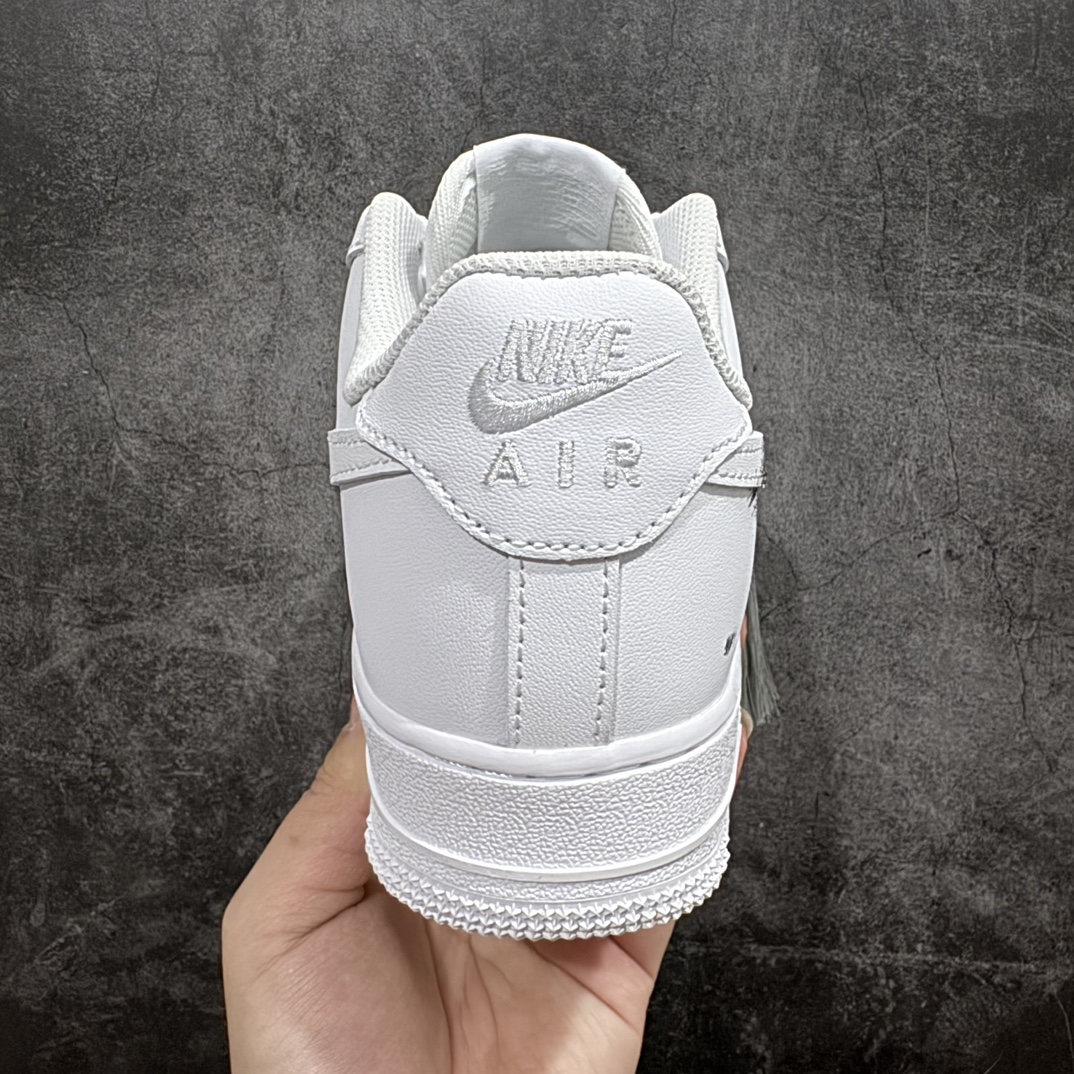 “中国风水墨画”定制空军一号板鞋该定制版球鞋选用原鞋款为NikeAirForce107低帮复古经典板鞋纯