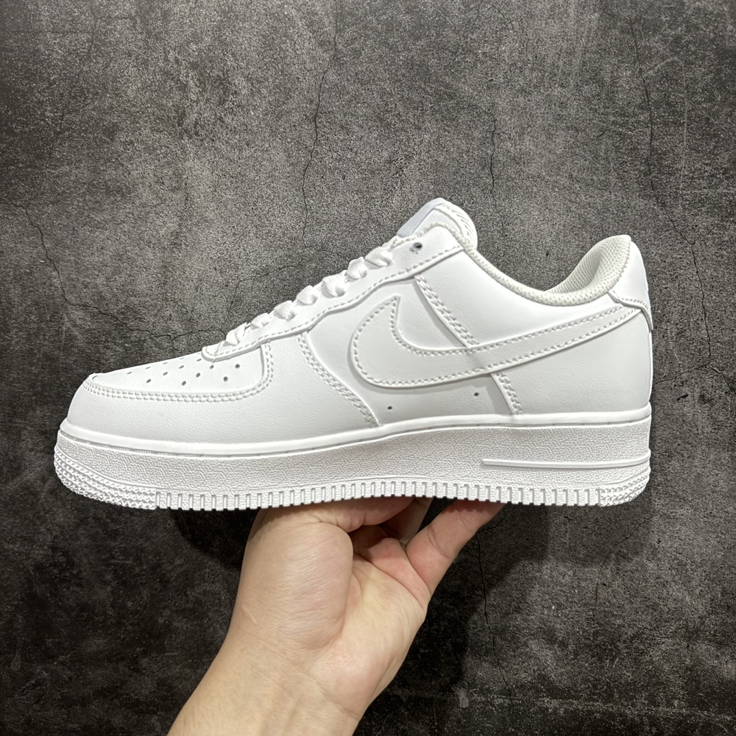 “中国风水墨画”定制空军一号板鞋该定制版球鞋选用原鞋款为NikeAirForce107低帮复古经典板鞋纯