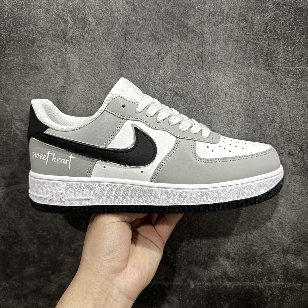 官方爆款定制二次元主题NikeAirForce1Low078weetheart白灰黑双勾喷绘空军一号低帮